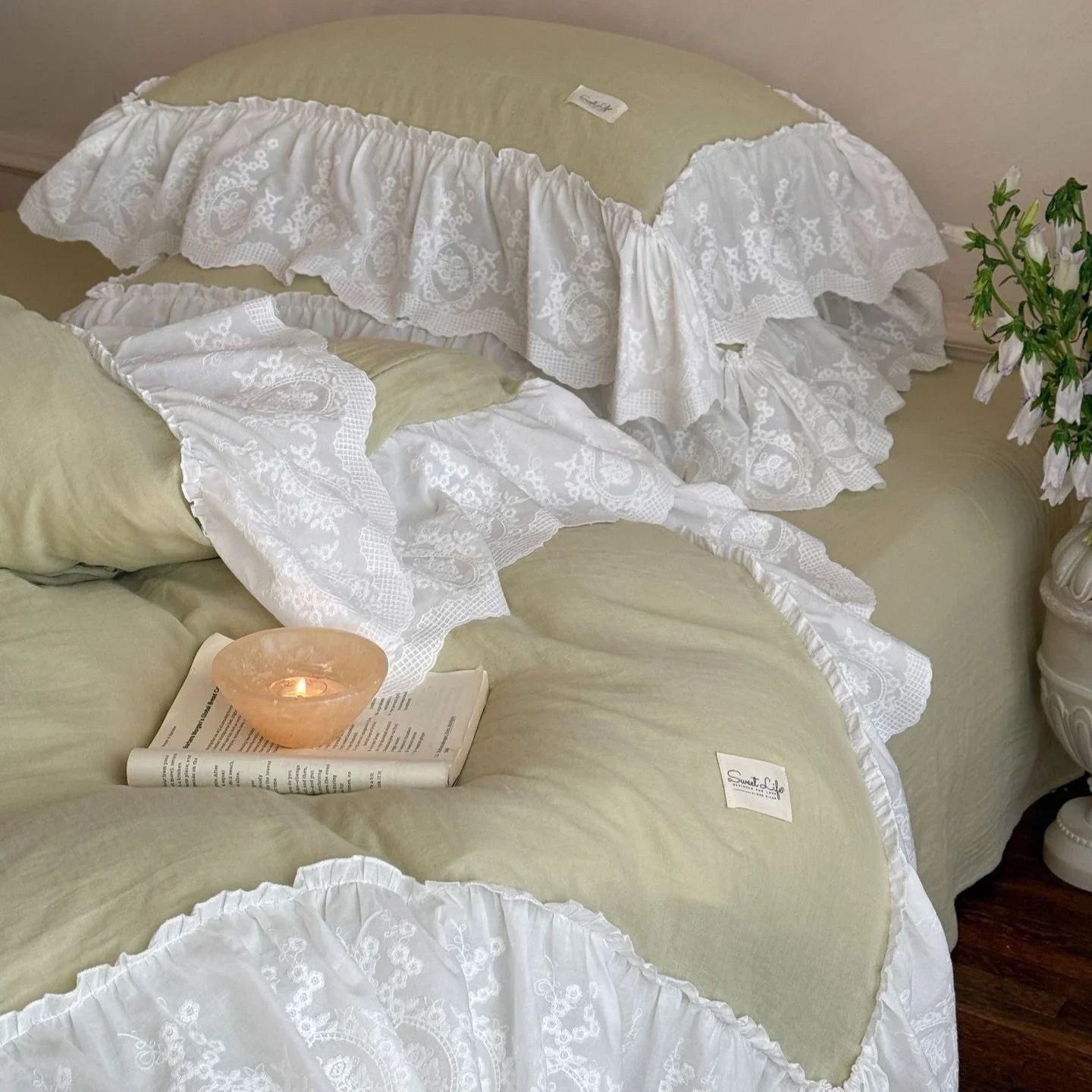 Macaroon French Lace Ruffled Bedding Set / Cream Ever Lasting