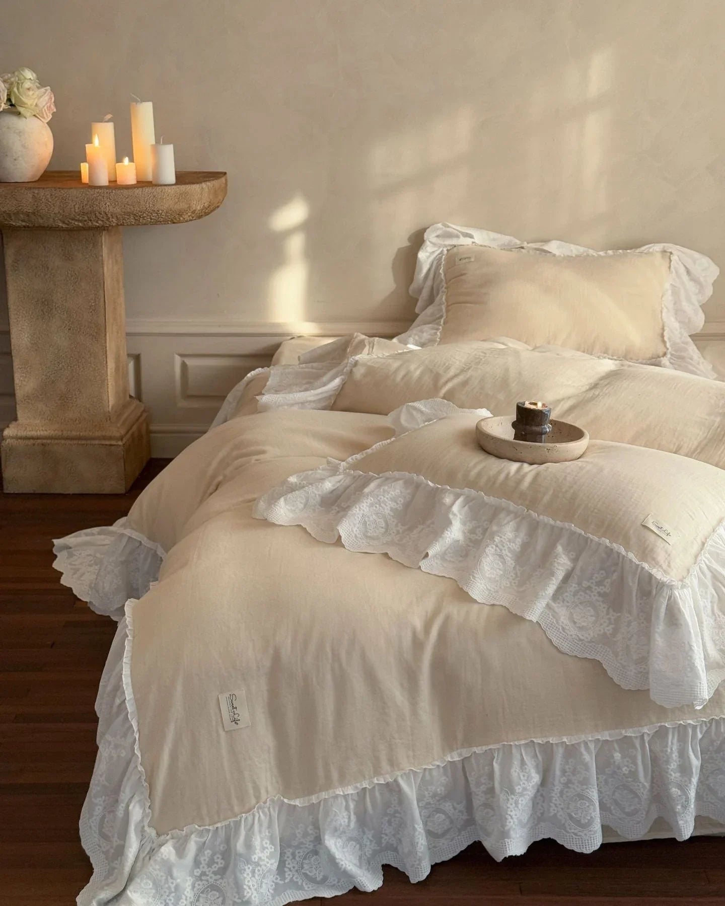 Macaroon French Lace Ruffled Bedding Set / Cream Ever Lasting