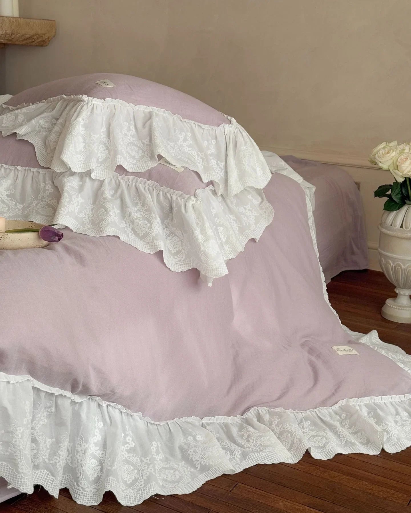 Macaroon French Lace Ruffled Bedding Set / Cream Ever Lasting