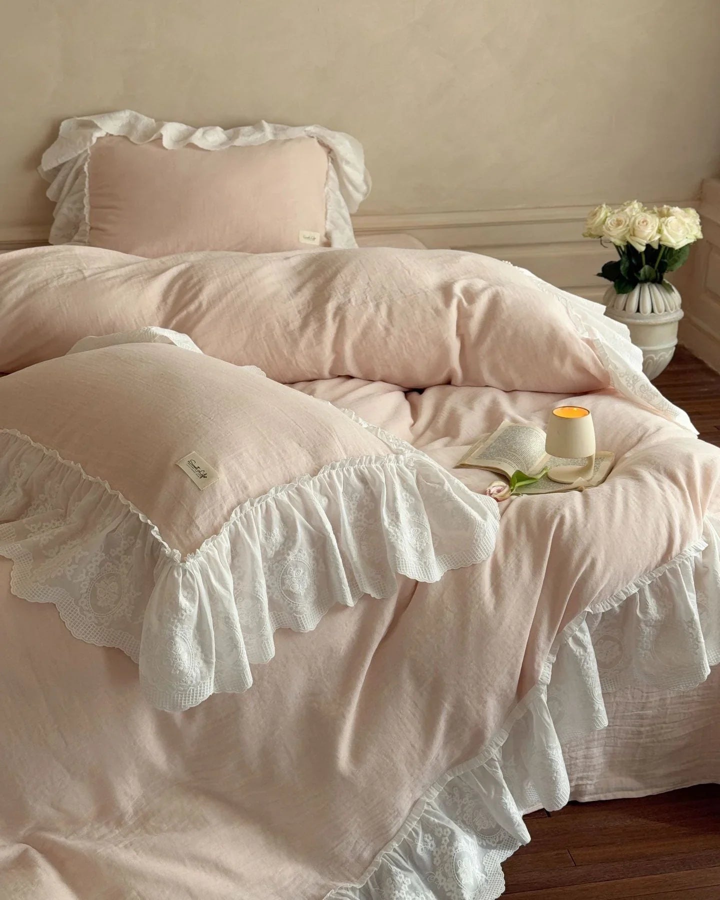 Macaroon French Lace Ruffled Bedding Set / Cream Ever Lasting