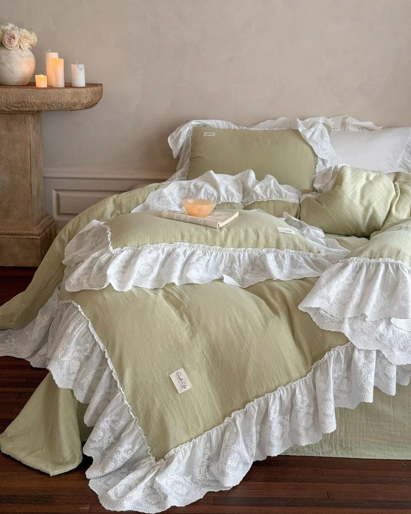 Macaroon French Lace Ruffled Bedding Set / Cream Ever Lasting