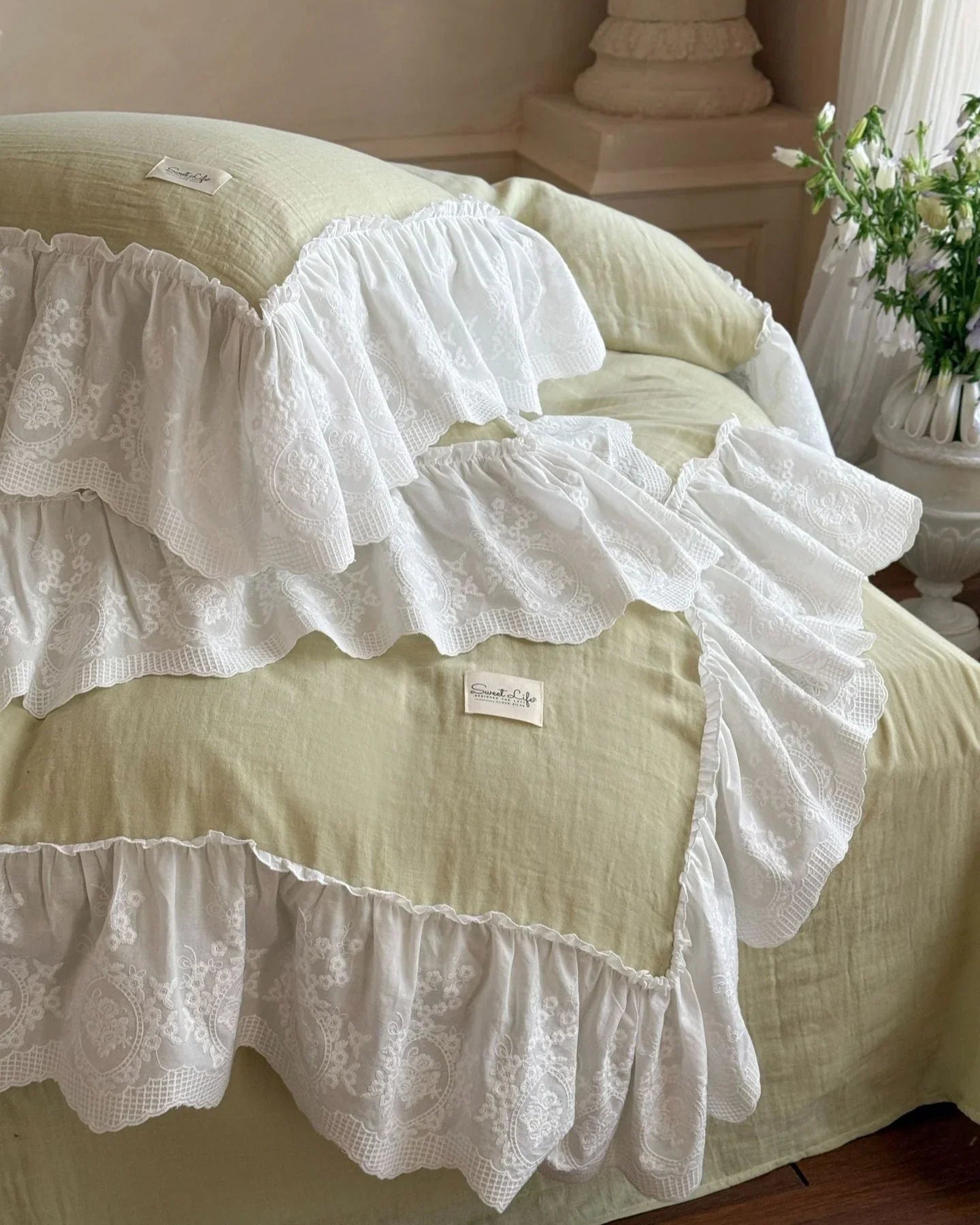 Macaroon French Lace Ruffled Bedding Set / Cream Ever Lasting