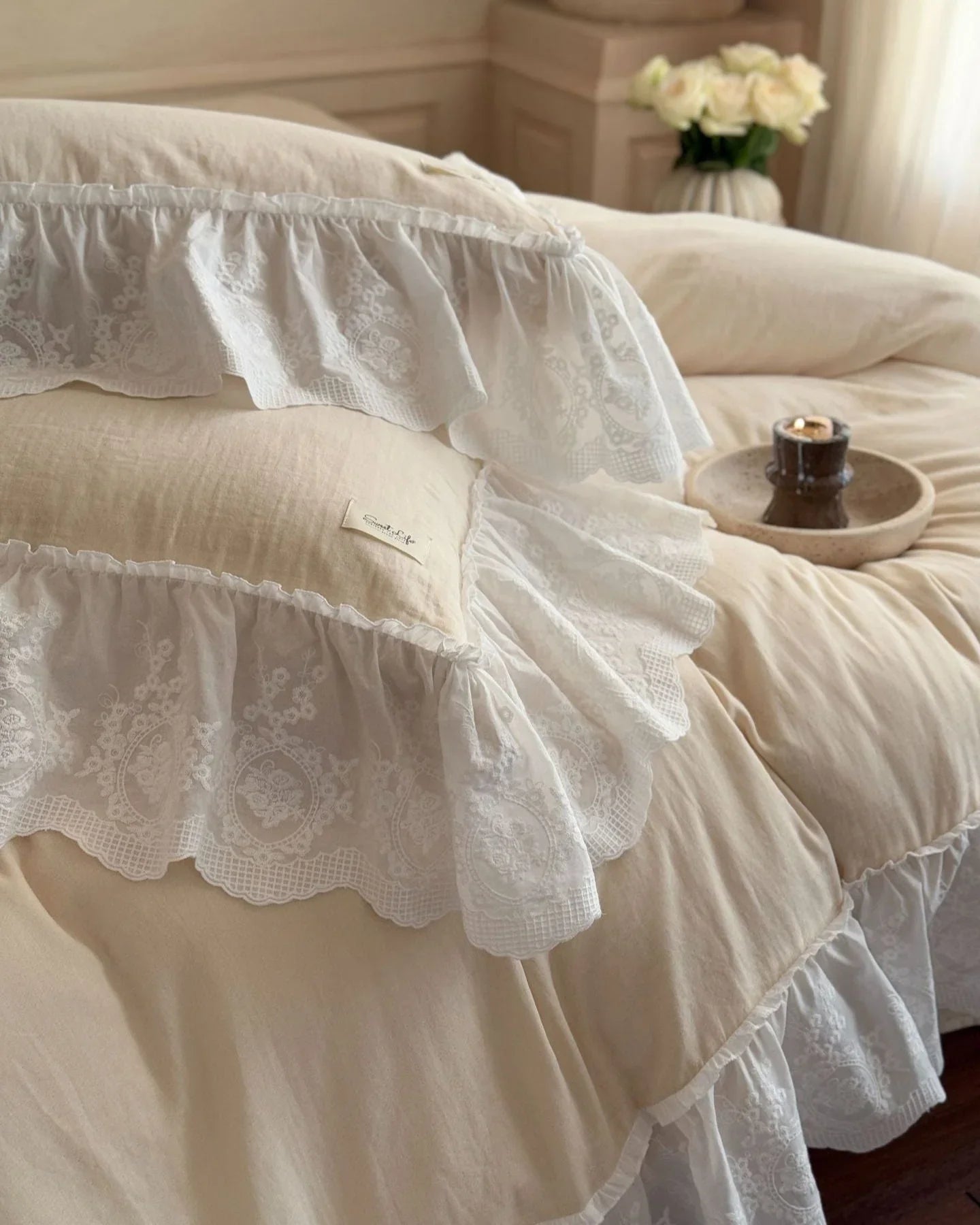 Macaroon French Lace Ruffled Bedding Set / Cream Ever Lasting