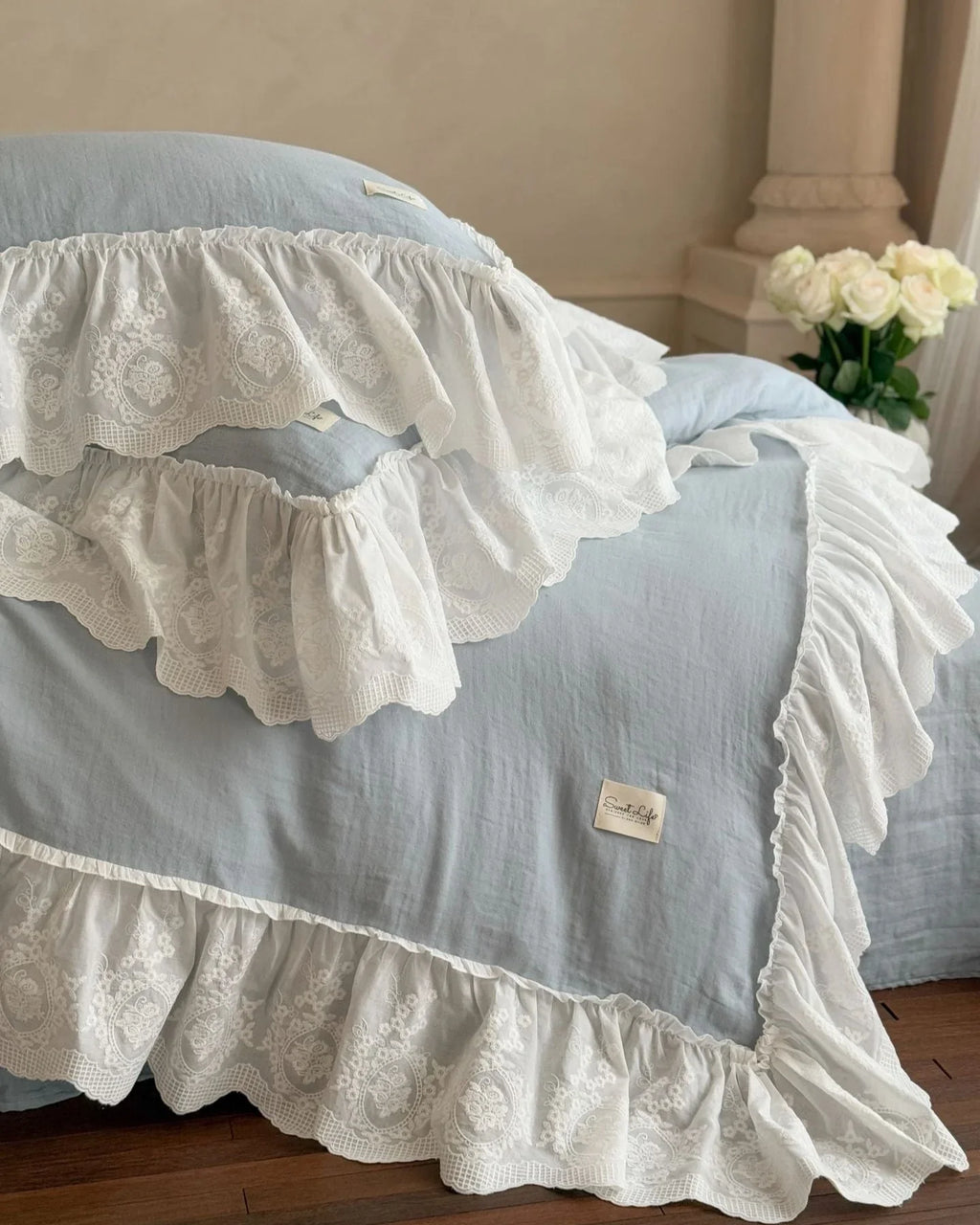 Macaroon French Lace Ruffled Bedding Set / Cream Ever Lasting