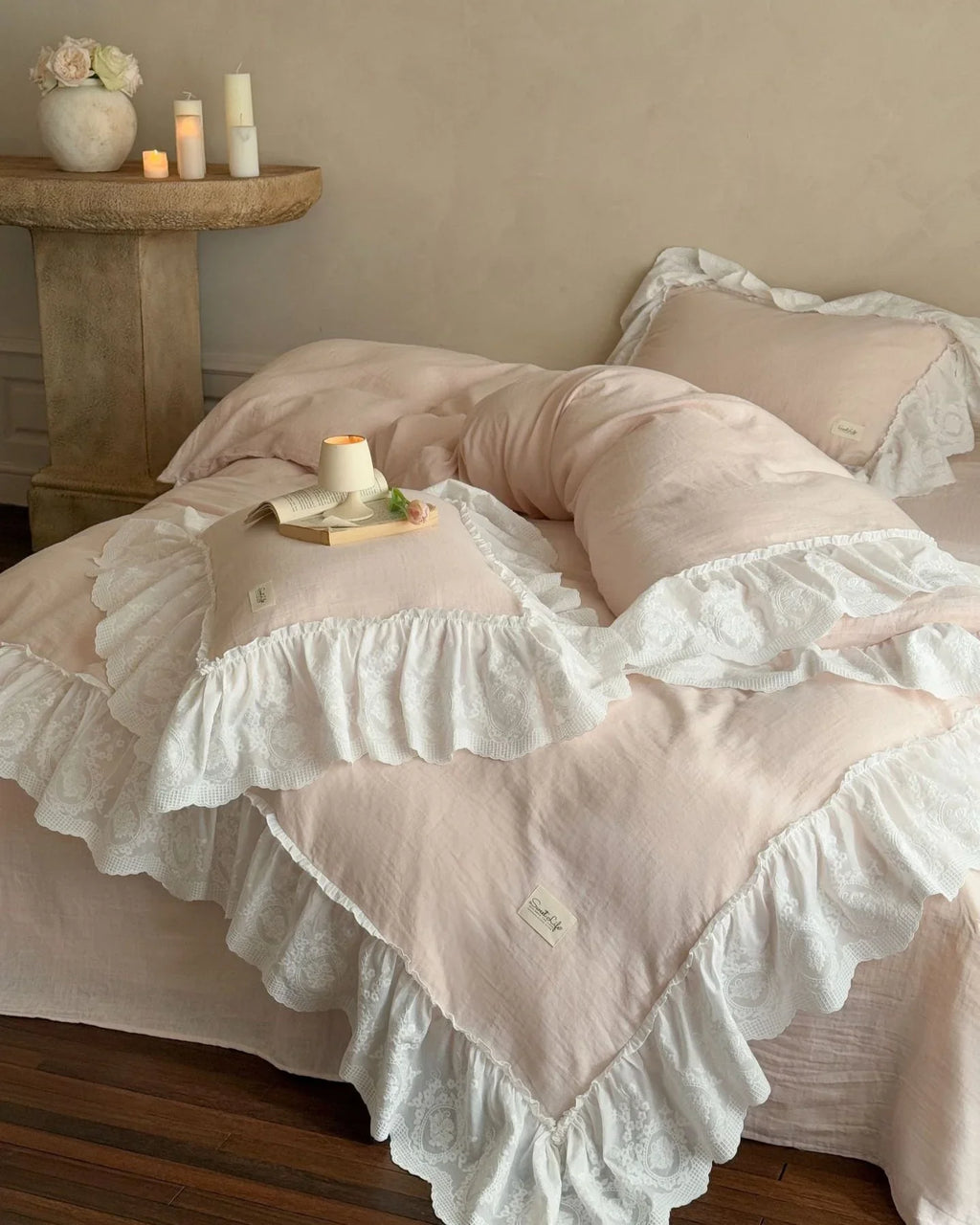Macaroon French Lace Ruffled Bedding Set / Cream Ever Lasting