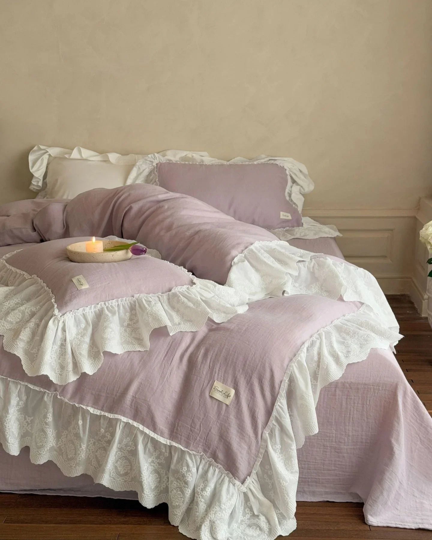 Macaroon French Lace Ruffled Bedding Set / Cream Ever Lasting