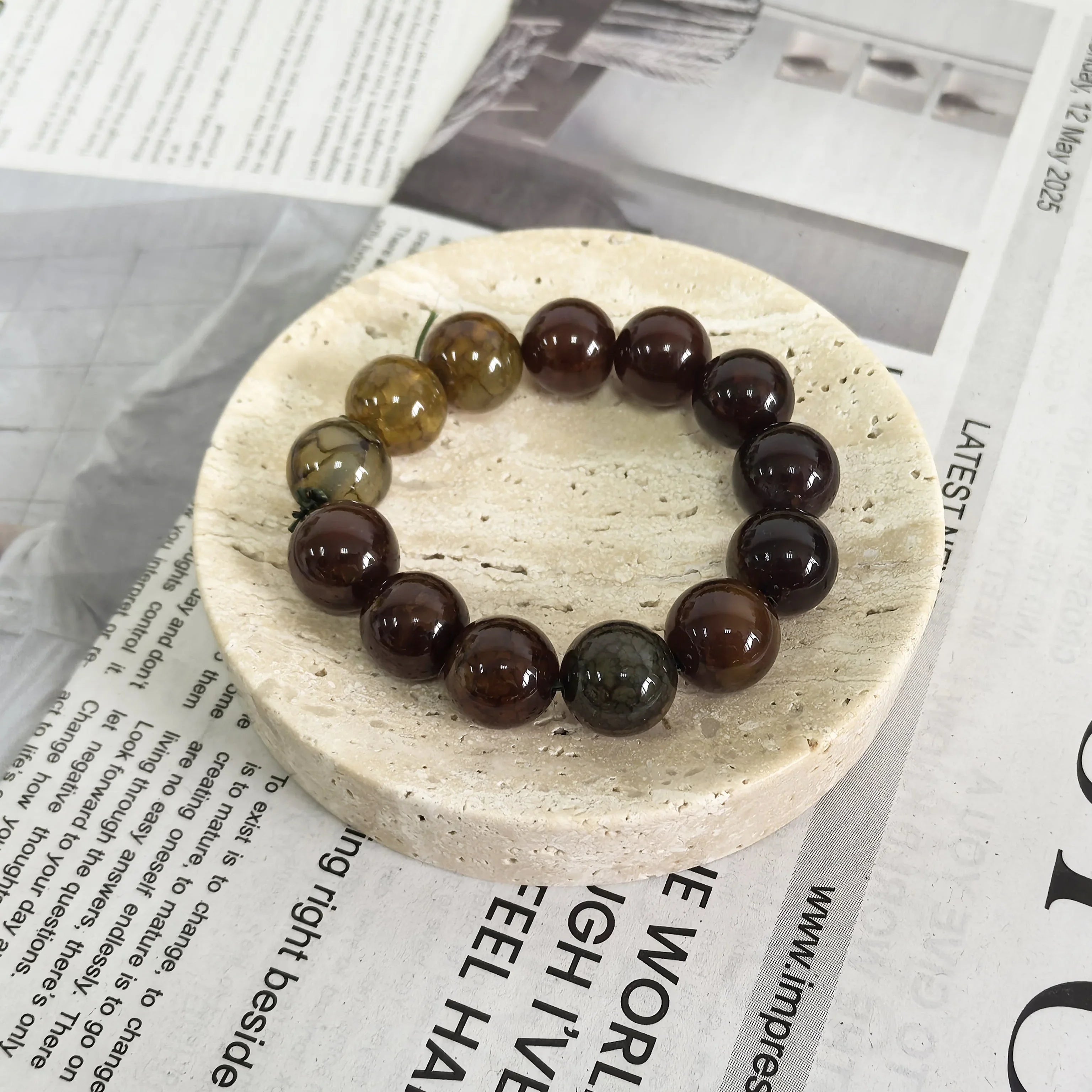 Round marble tray with pearl design, polished white stone - House of Avana
