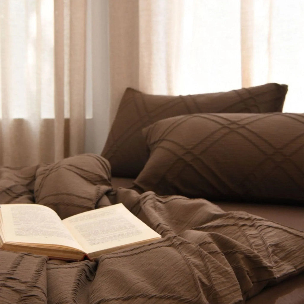 Millard Geometric Jacquard Bedding Set / Brown Ever Lasting