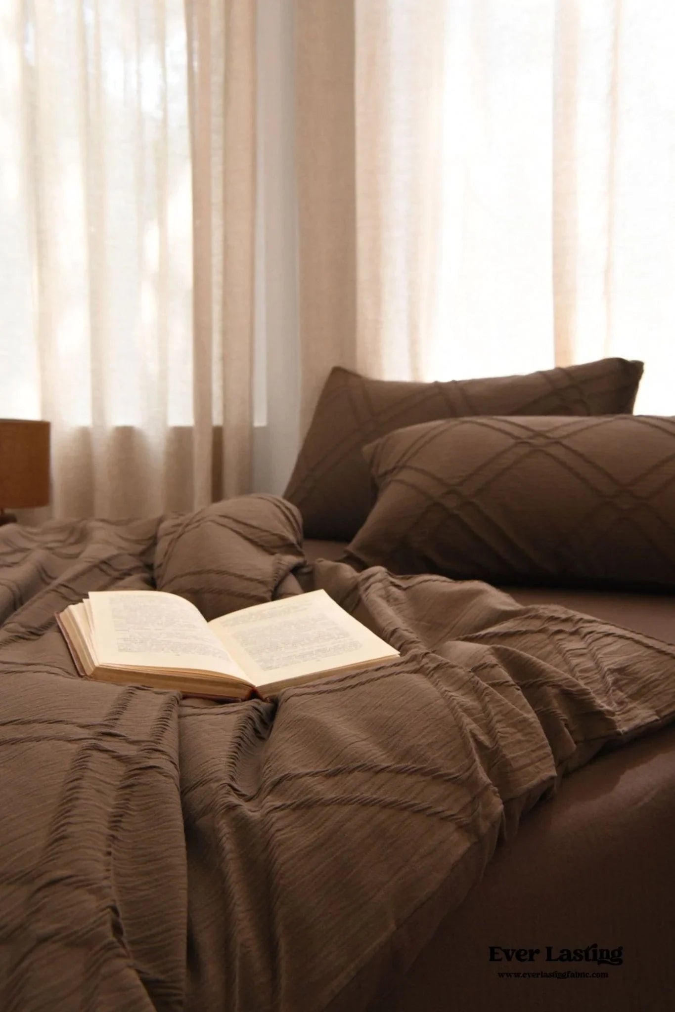 Millard Geometric Jacquard Bedding Set / Brown Ever Lasting