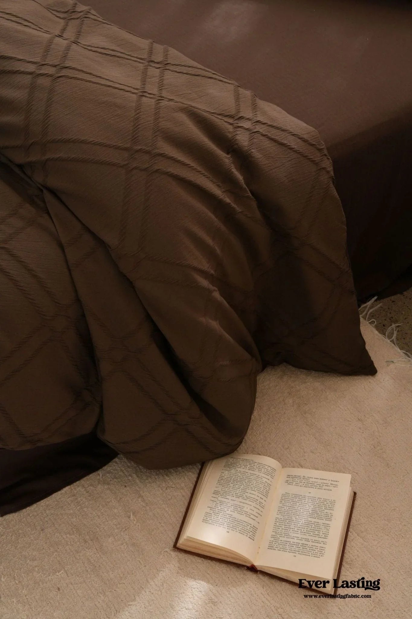 Millard Geometric Jacquard Bedding Set / Brown Ever Lasting