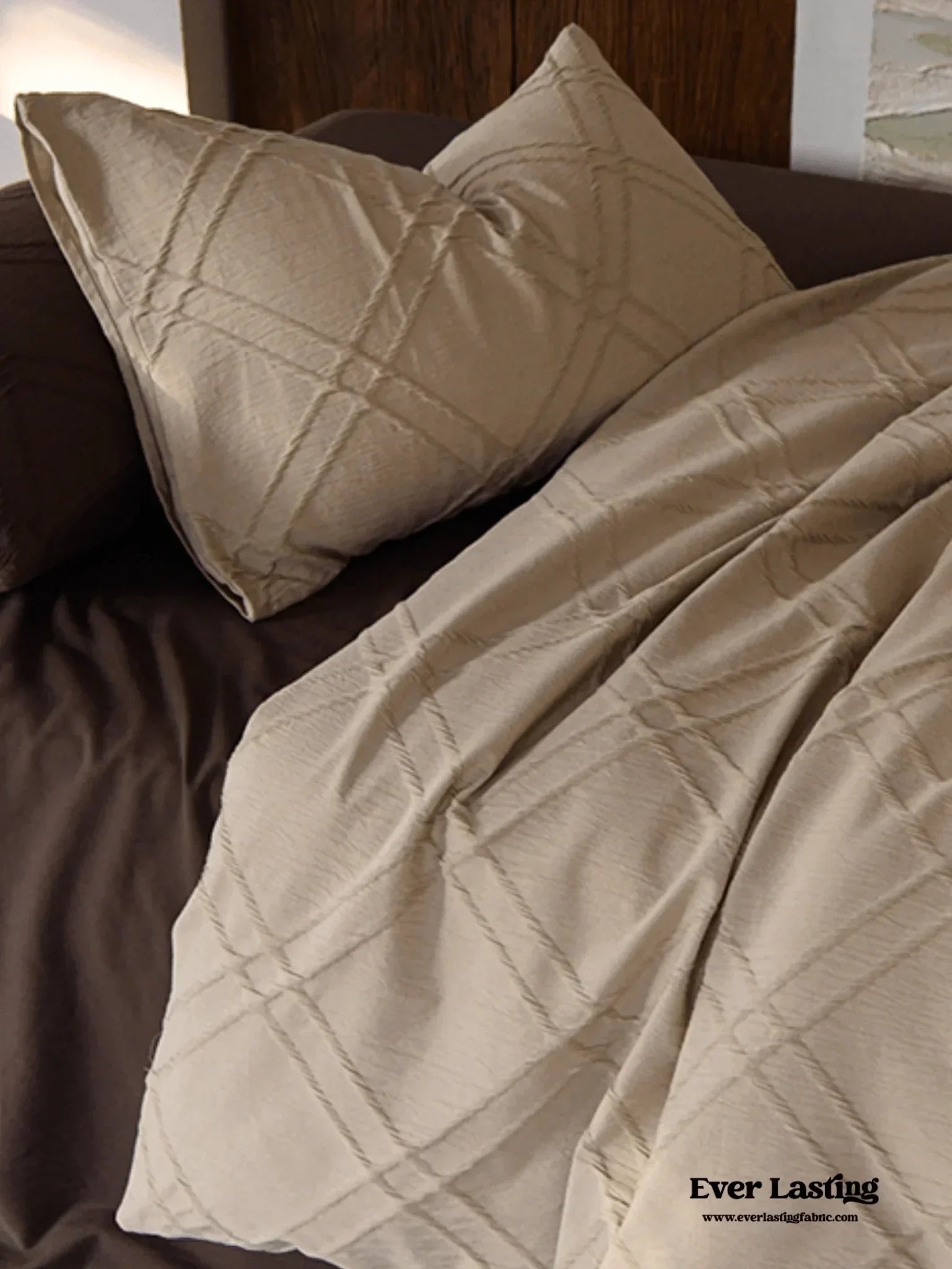 Millard Geometric Jacquard Bedding Set / Brown Ever Lasting