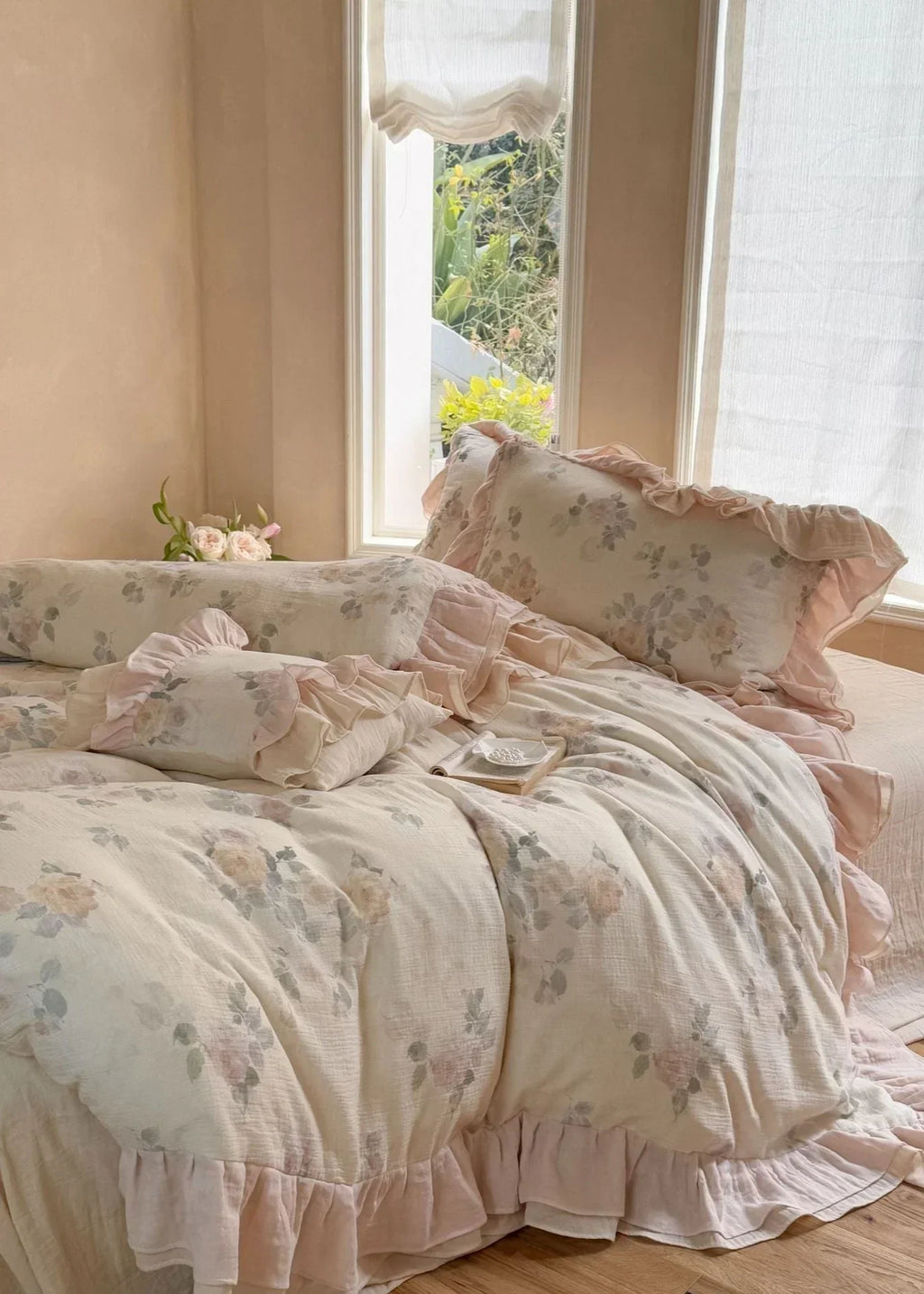 Millie Lace Ruffle Floral Bedding Set / Blue Ever Lasting