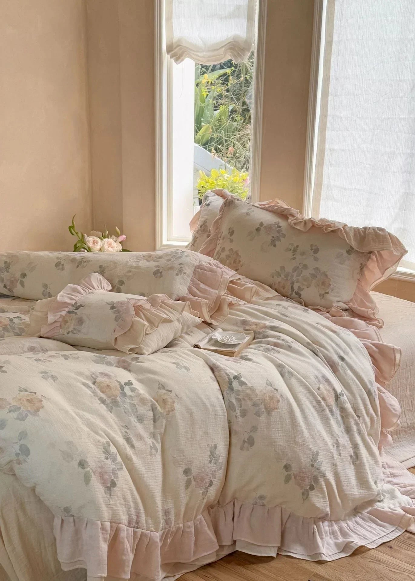 Millie Lace Ruffle Floral Bedding Set / Blue Ever Lasting