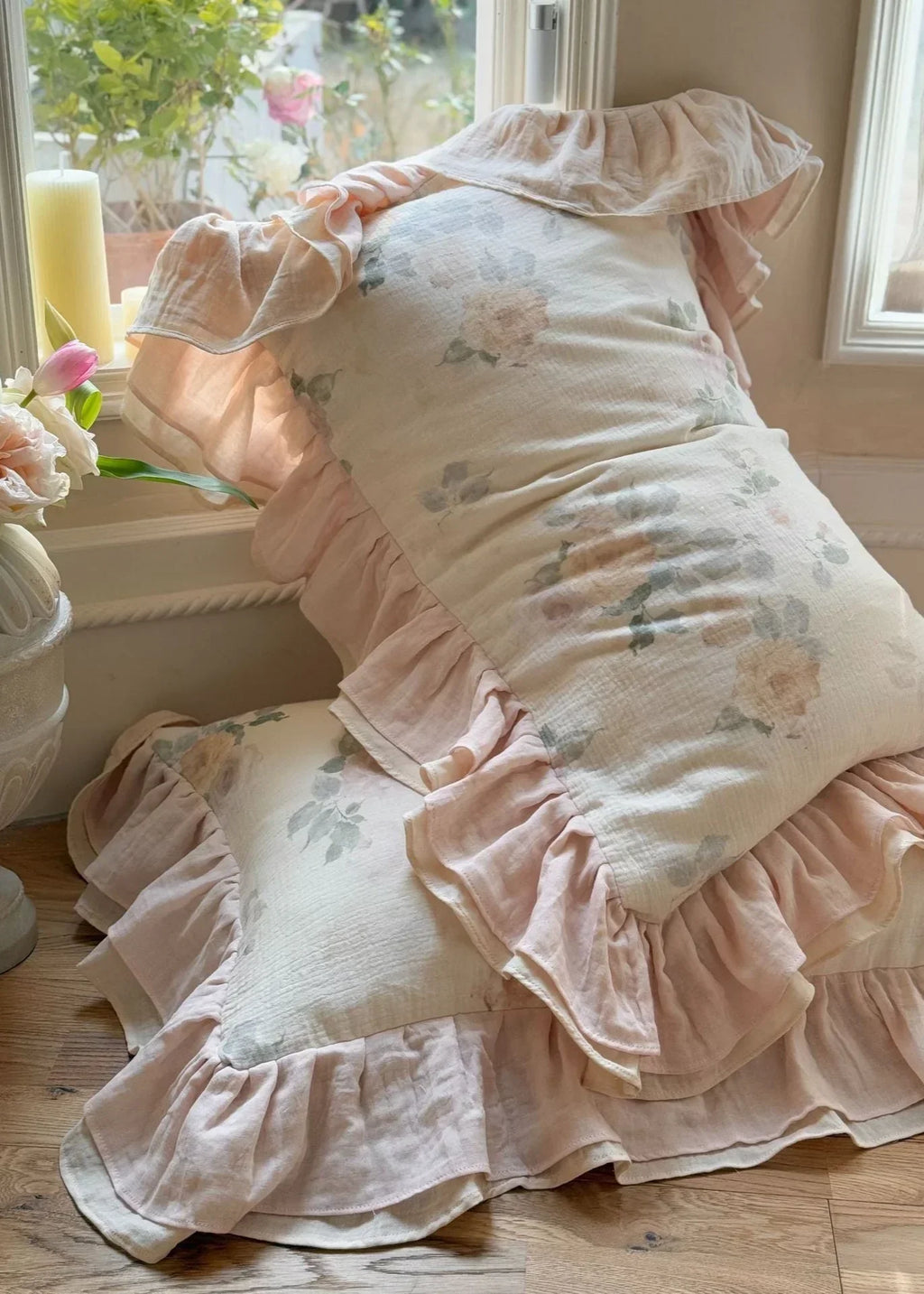 Millie Lace Ruffle Floral Bedding Set / Blue Ever Lasting