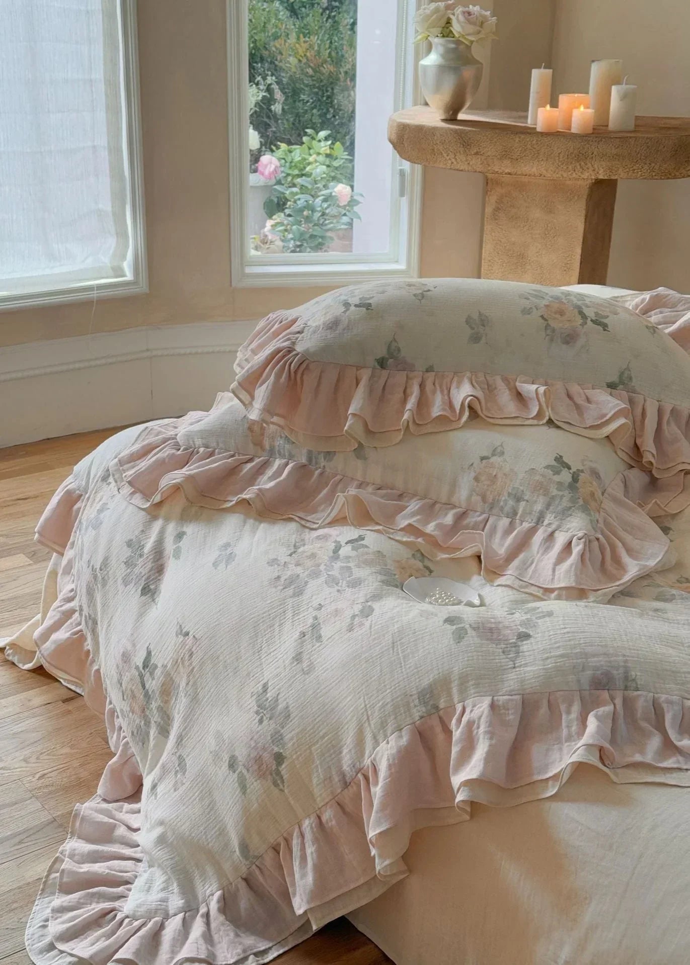 Millie Lace Ruffle Floral Bedding Set / Blue Ever Lasting