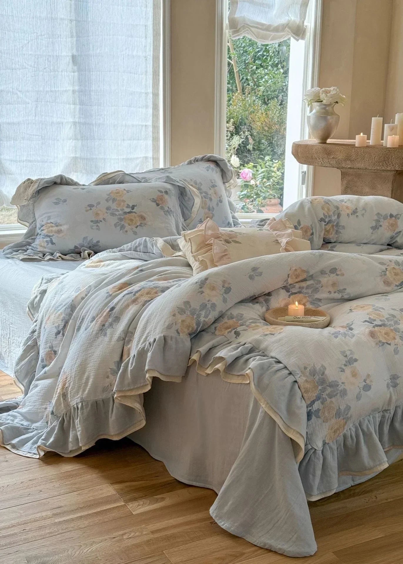 Millie Lace Ruffle Floral Bedding Set / Blue Ever Lasting