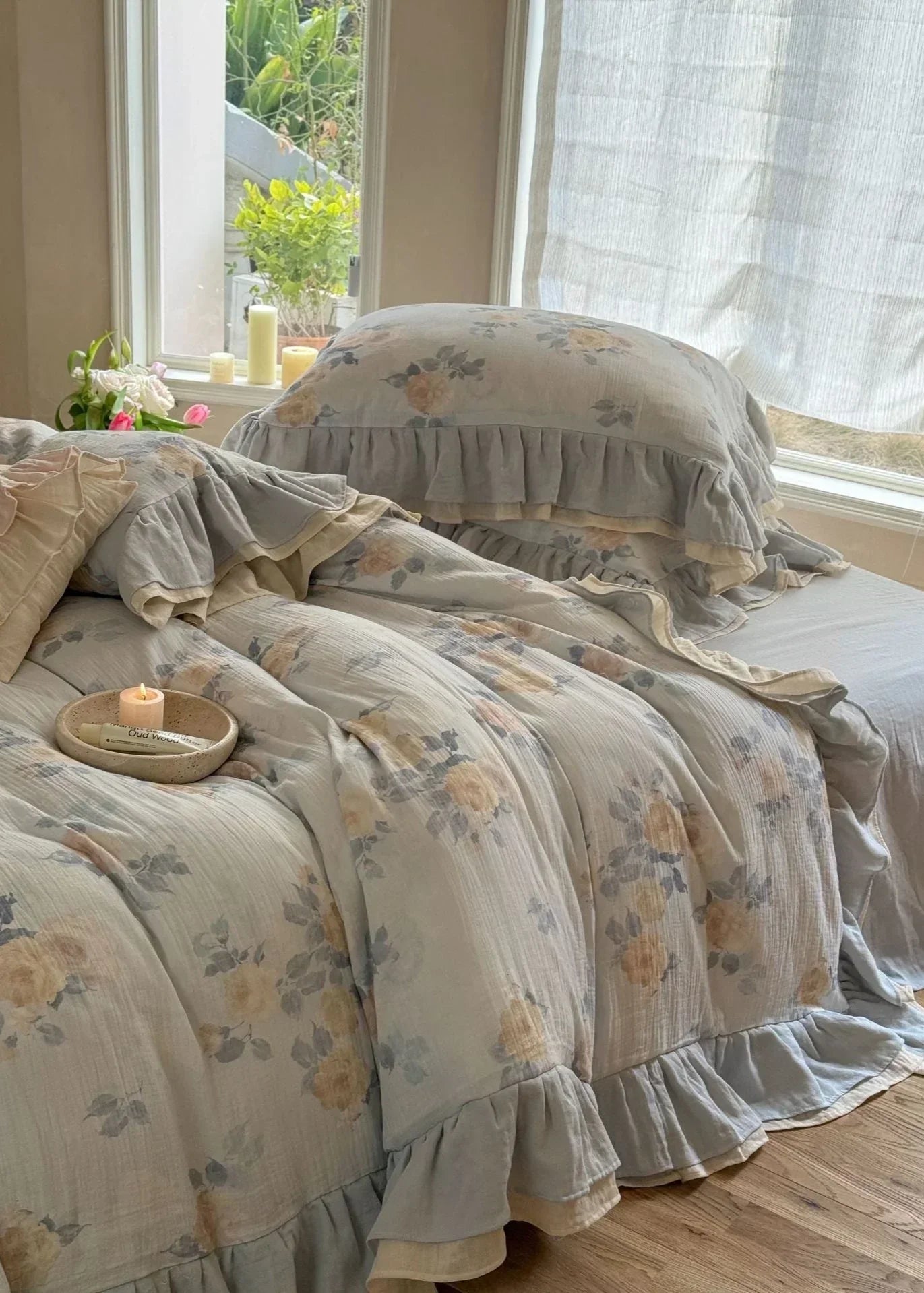 Millie Lace Ruffle Floral Bedding Set / Blue Ever Lasting