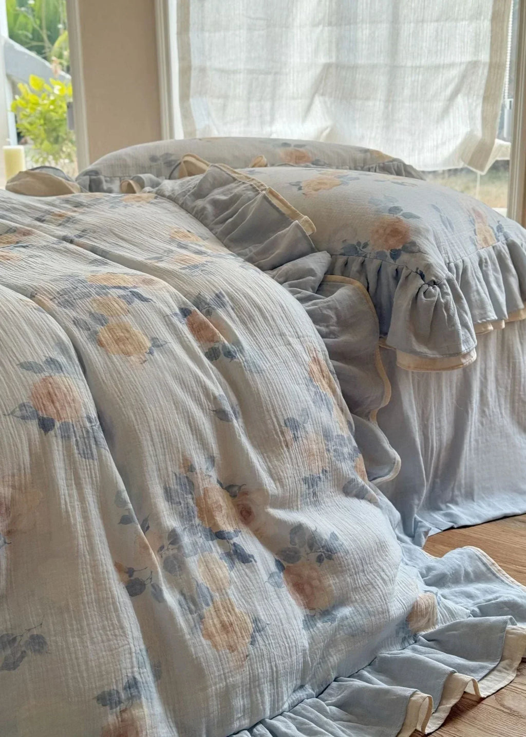 Millie Lace Ruffle Floral Bedding Set / Blue Ever Lasting