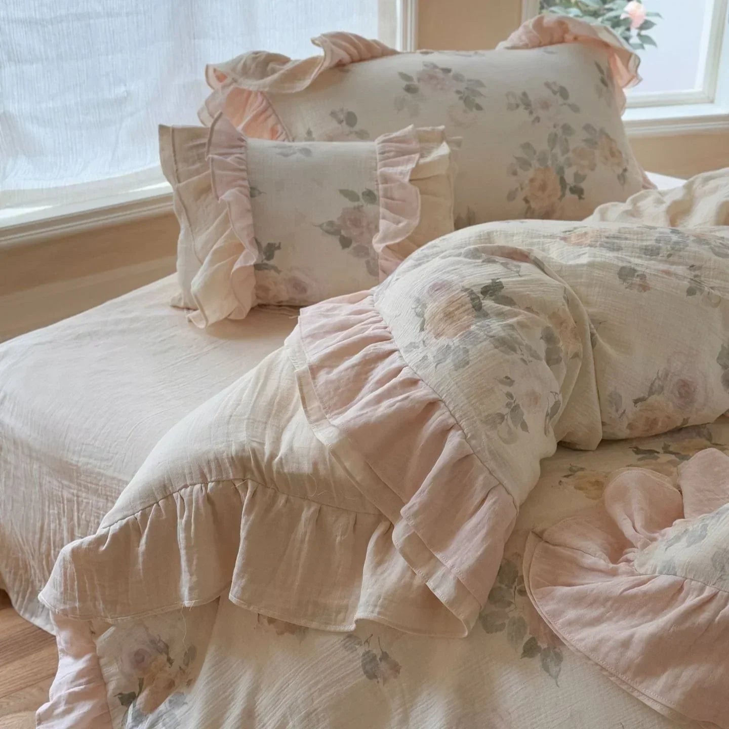 Millie Lace Ruffle Floral Bedding Set / Blue Ever Lasting