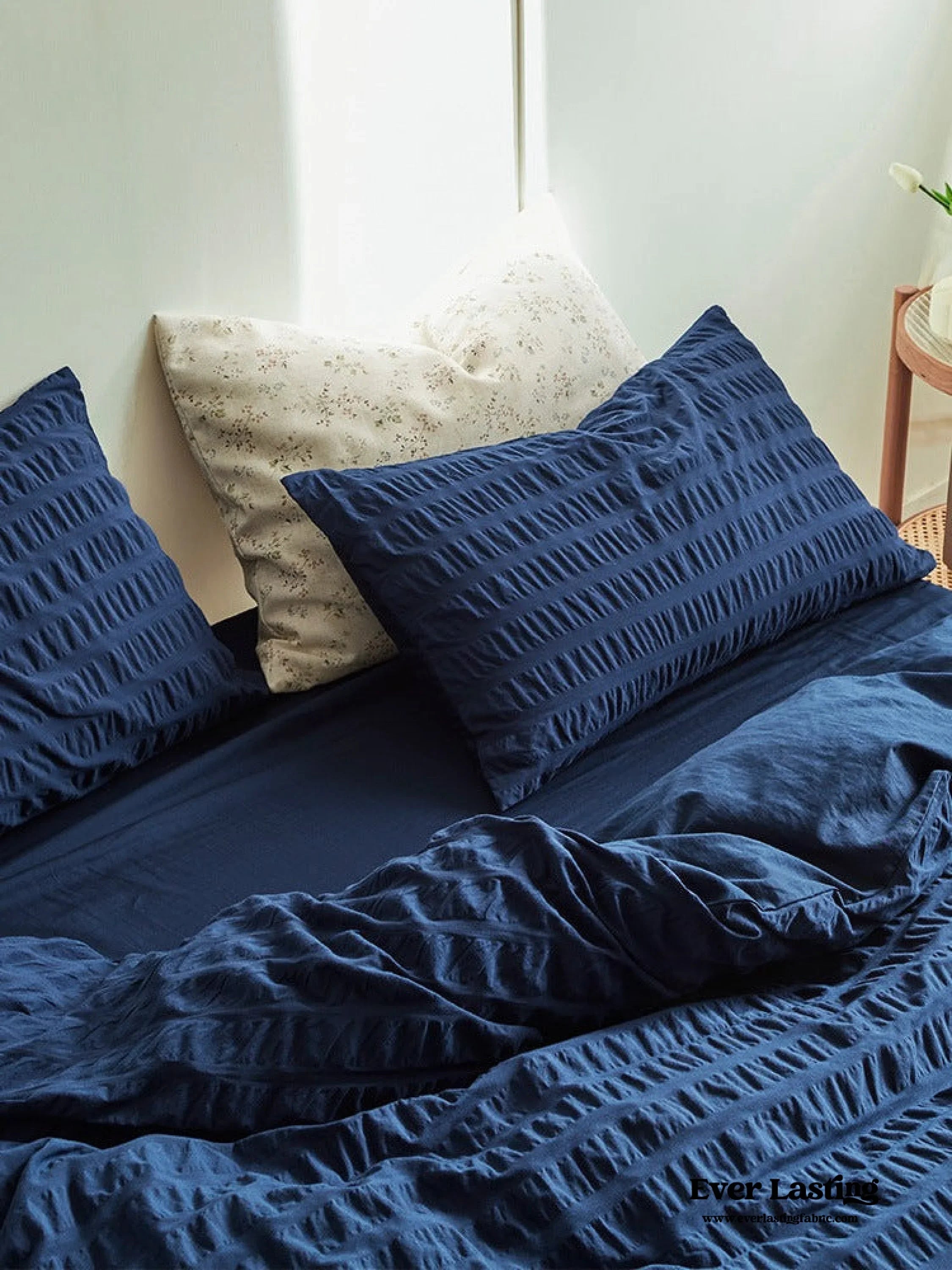 Minimal Bubble Textured Bedding Set / Blue Ever Lasting