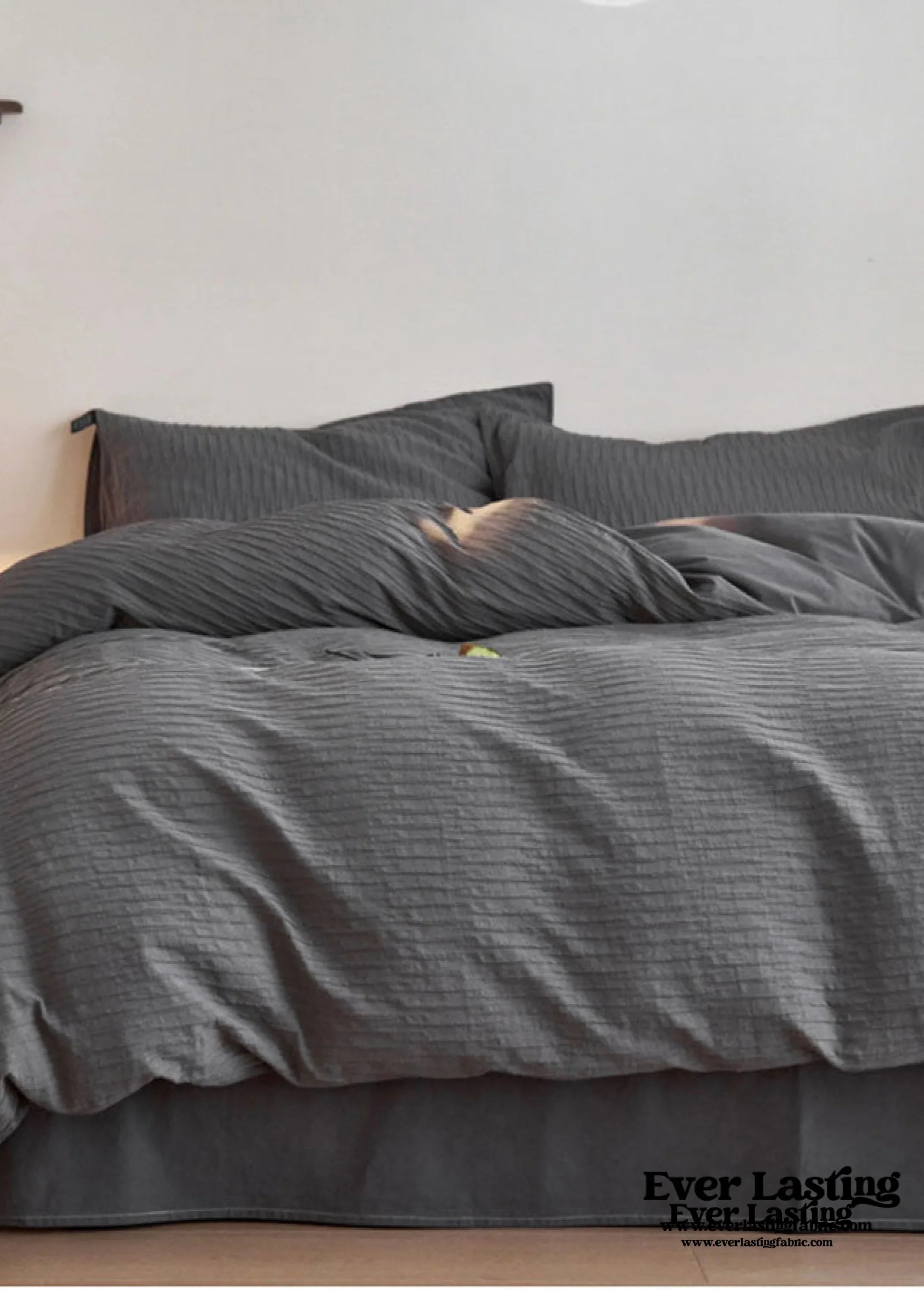 Minimal Jacquard Bedding Set / Blue Ever Lasting