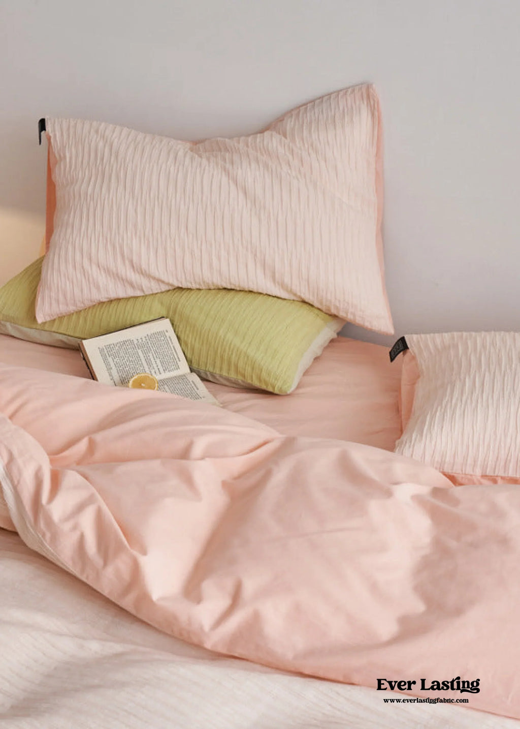 Minimal Jacquard Bedding Set / Blue Ever Lasting
