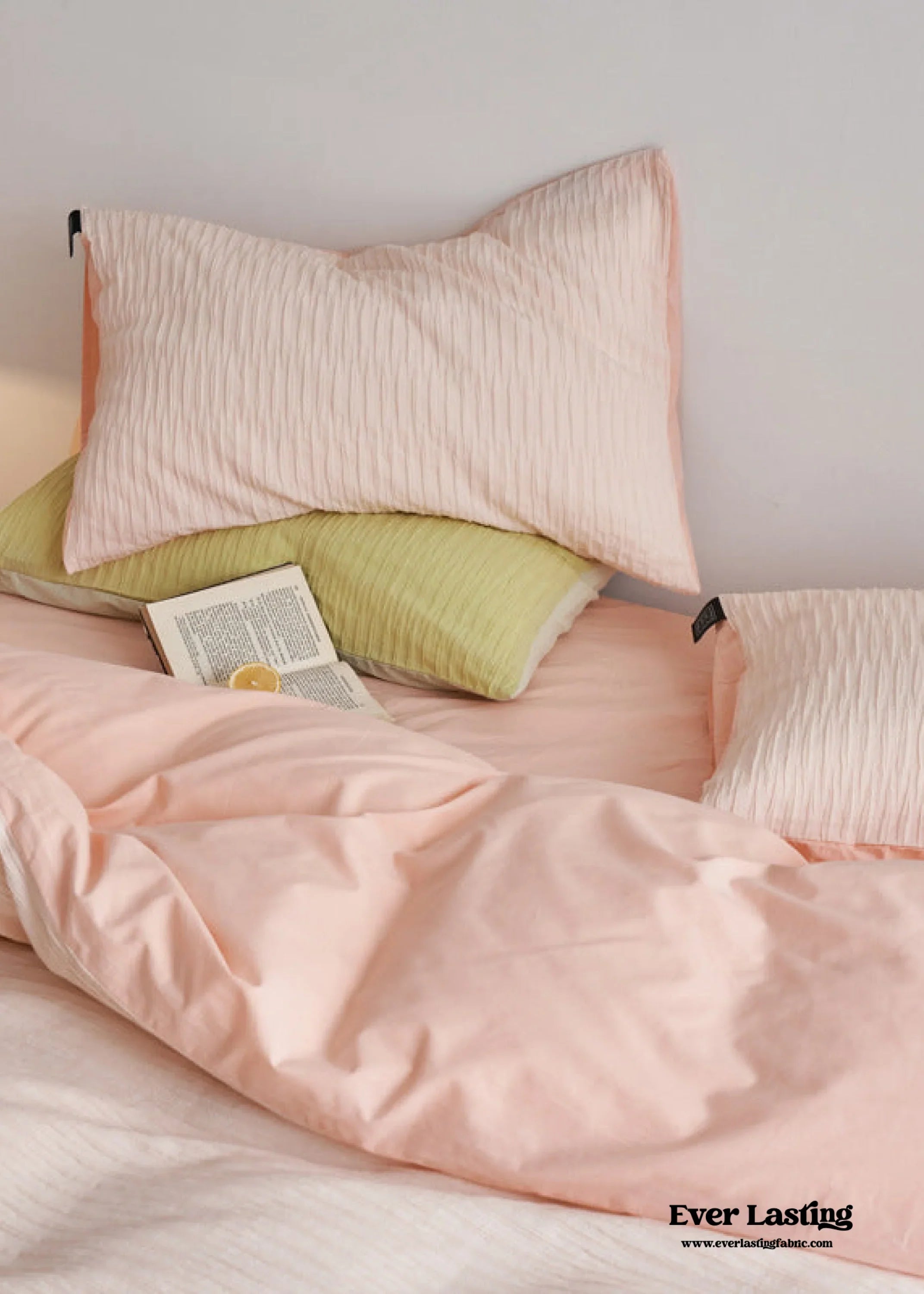 Minimal Jacquard Bedding Set / Blue Ever Lasting