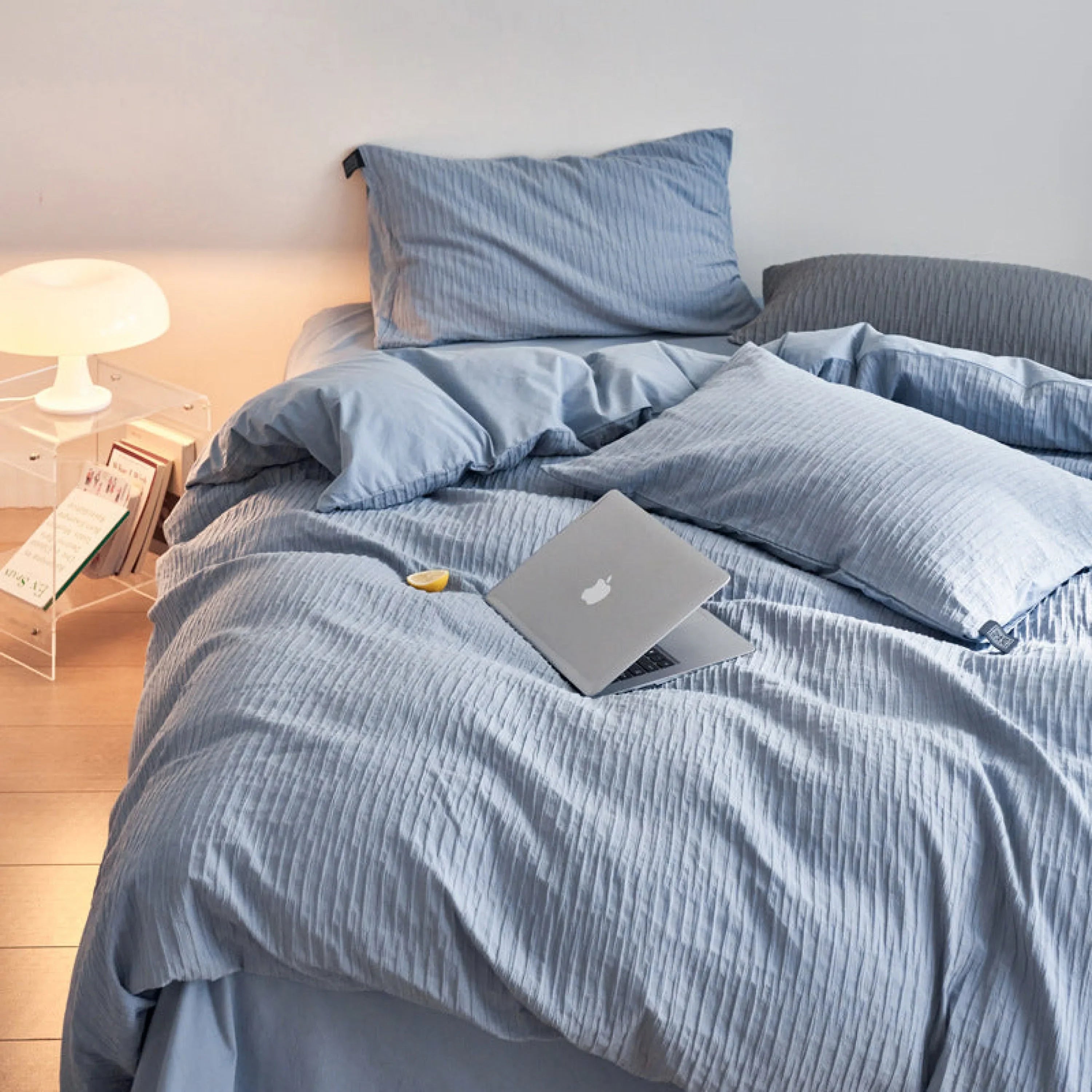 Minimal Jacquard Bedding Set / Blue Ever Lasting