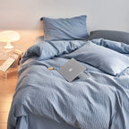 Minimal Jacquard Bedding Set / Blue Ever Lasting