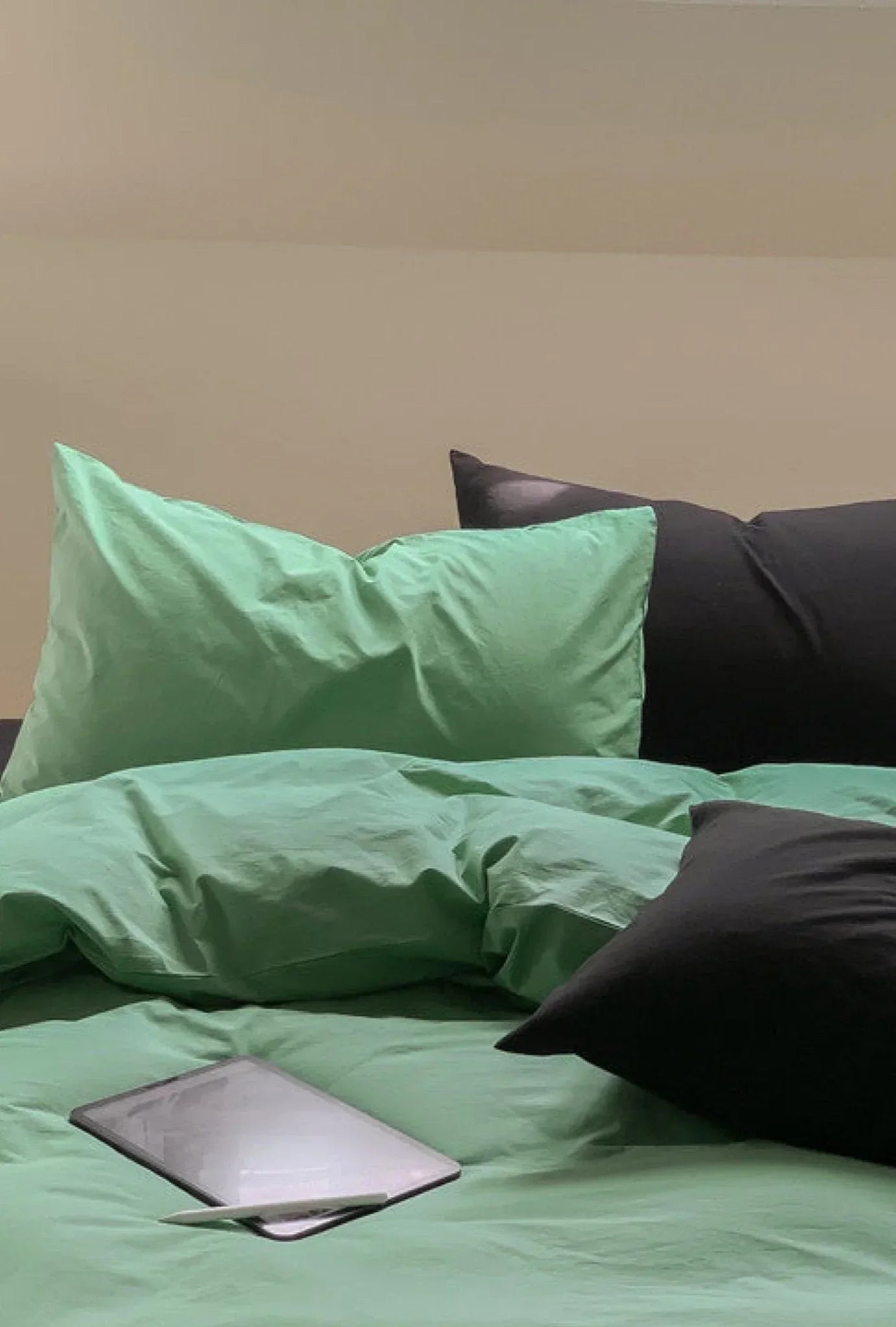 Mixed Color Maximalist Bedding Set / Purple + Black Ever Lasting