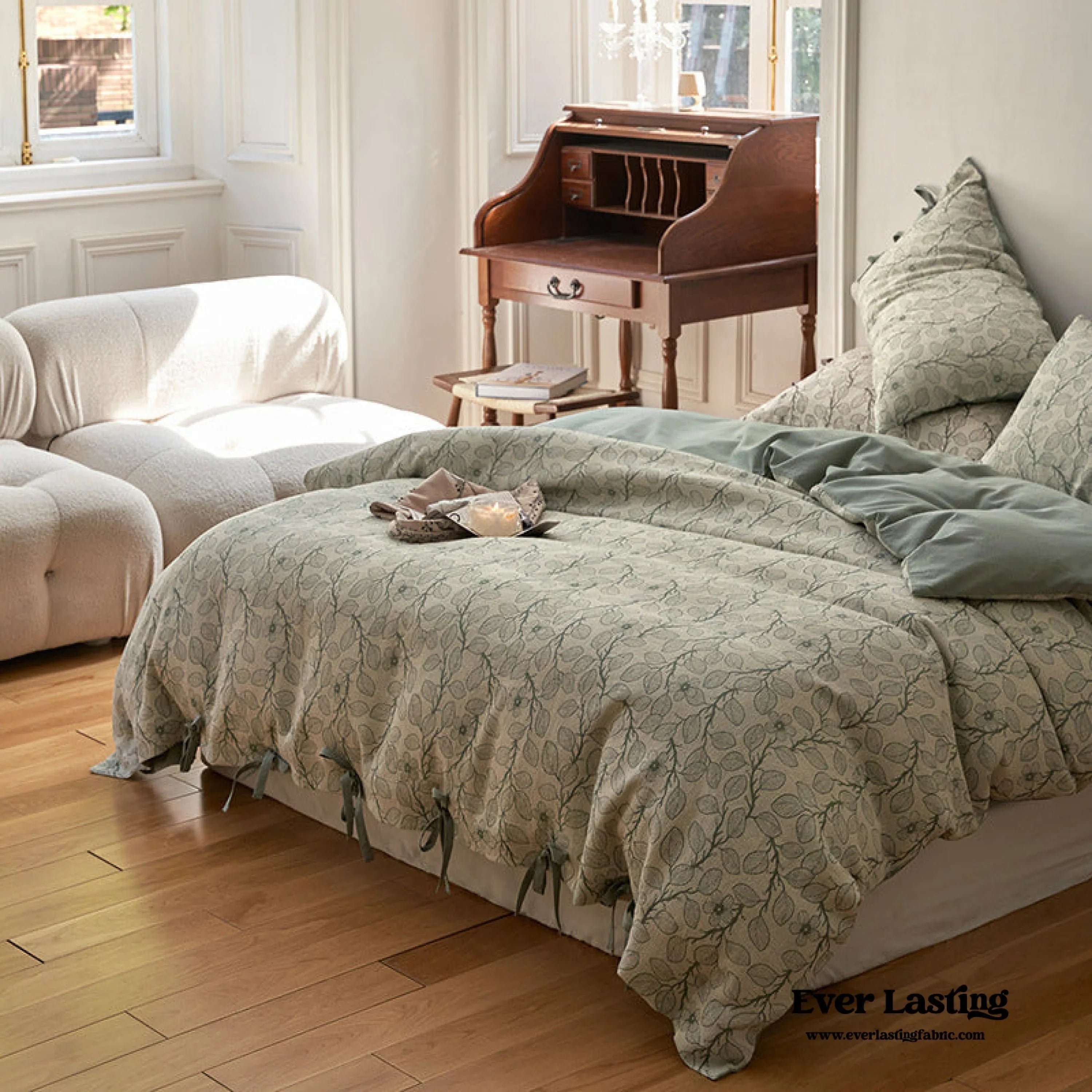 Mother Earth Floral Bedding Set / Pink Buttoned Ever Lasting