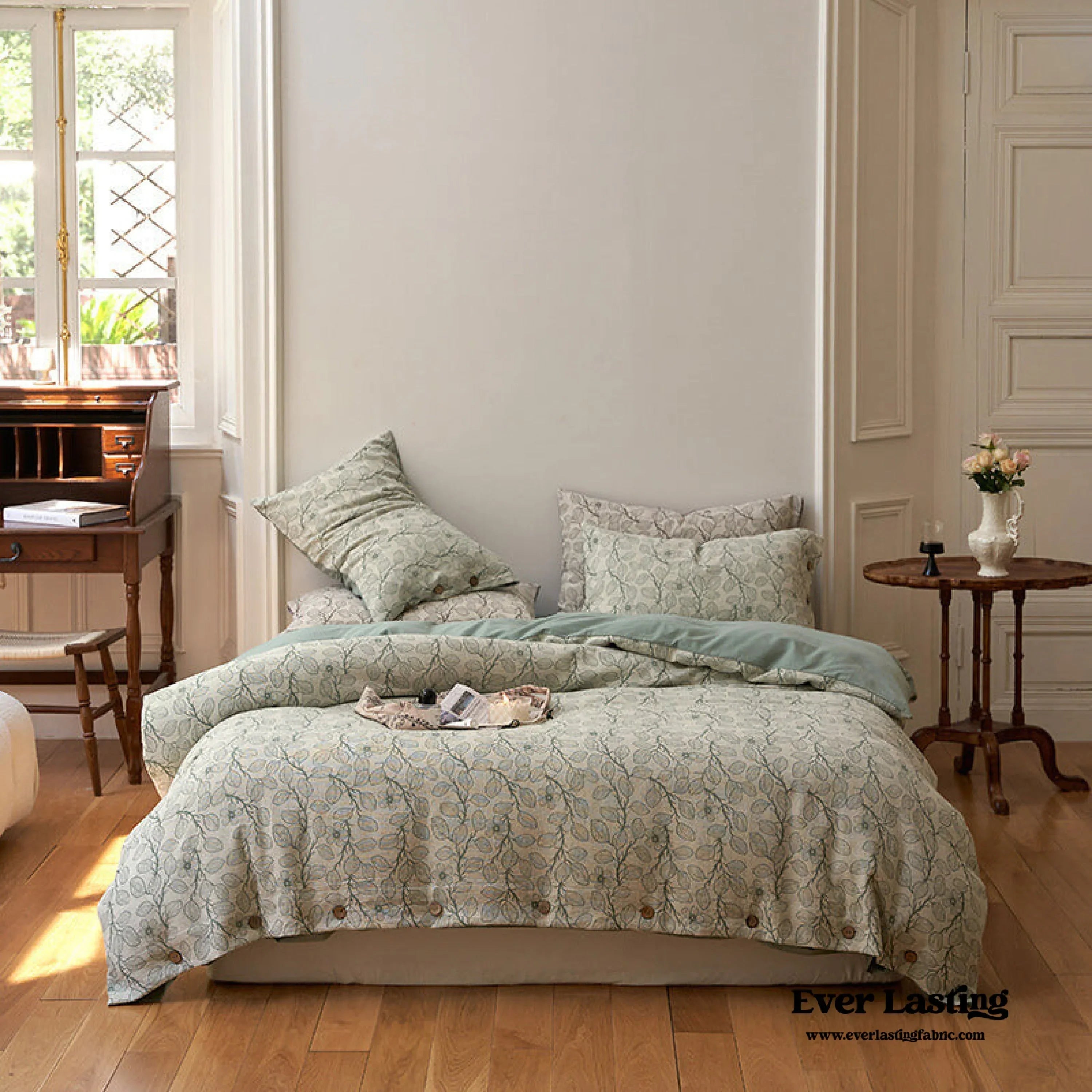 Mother Earth Floral Bedding Set / Pink Buttoned Ever Lasting