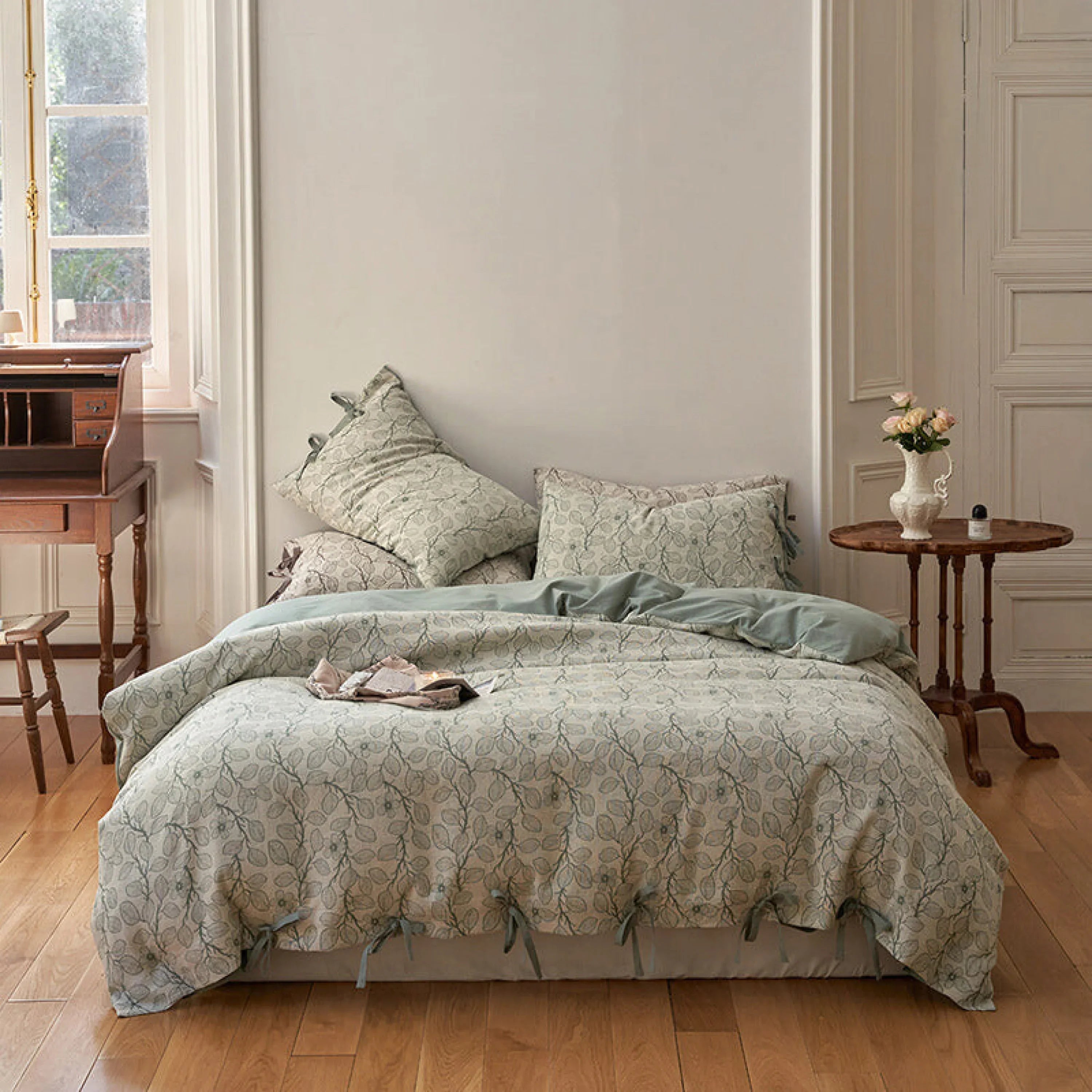 Mother Earth Floral Bedding Set / Pink Buttoned Ever Lasting