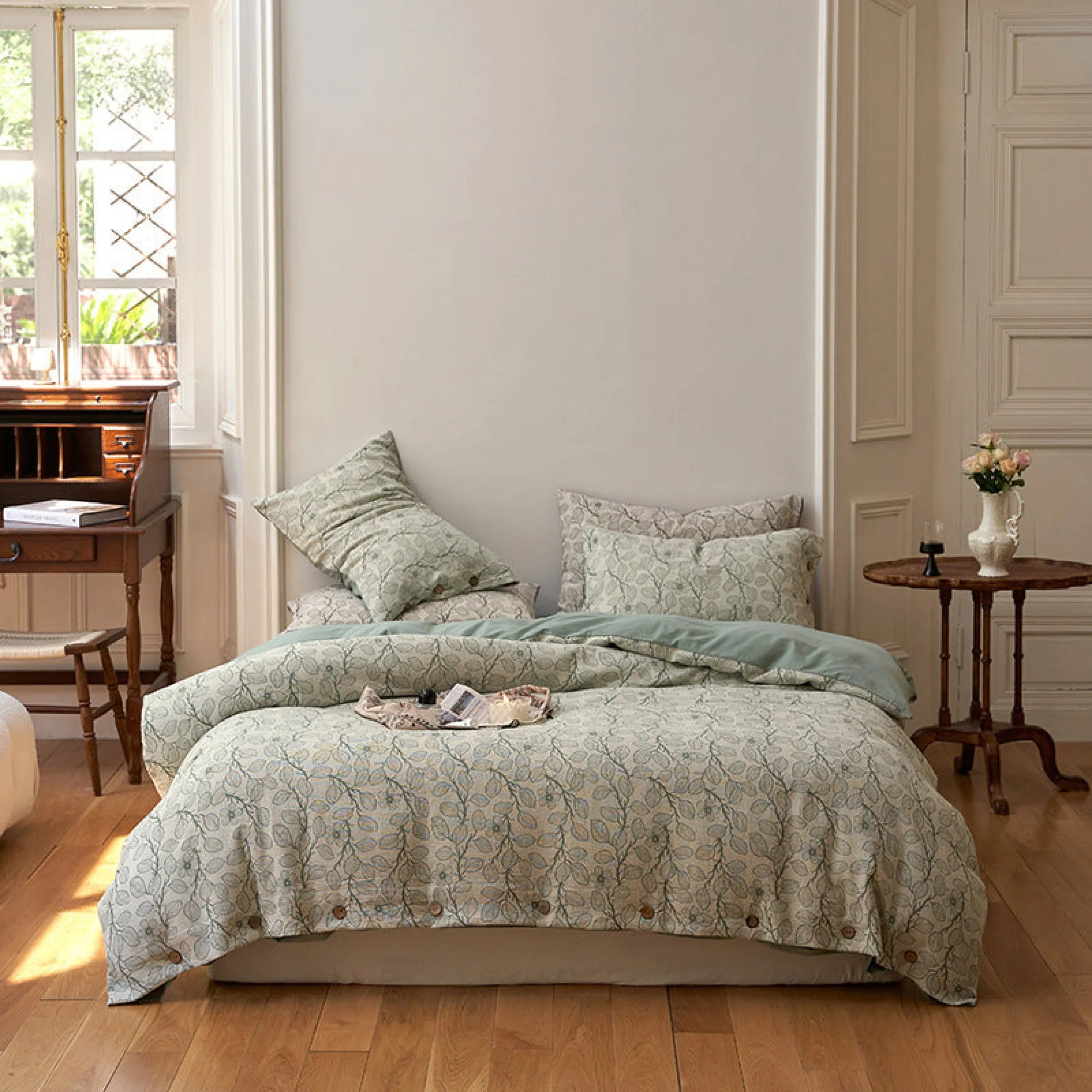 Mother Earth Floral Bedding Set / Pink Buttoned Ever Lasting