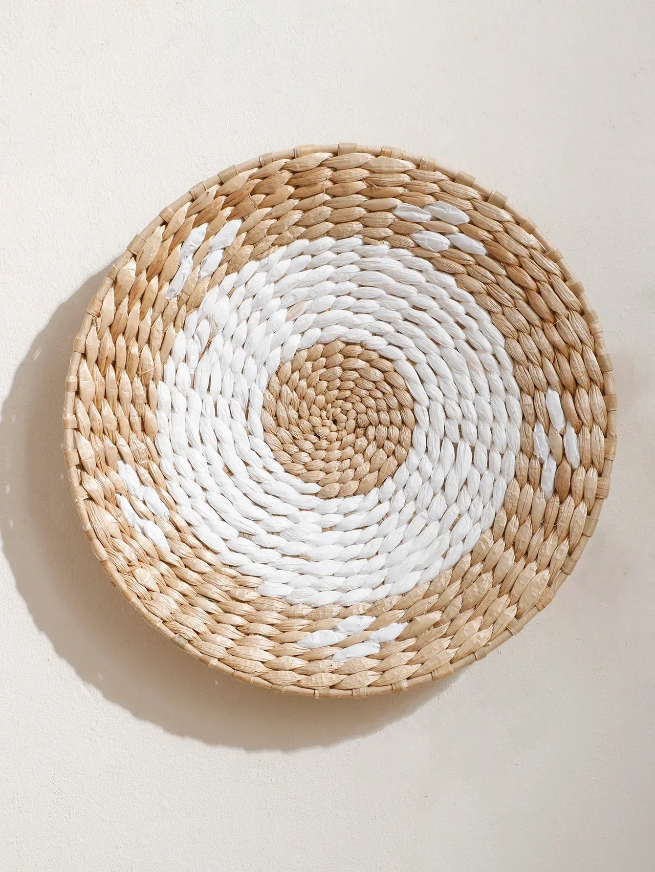 Natural beige seagrass wall hanging, handmade woven décor - House of Avana
