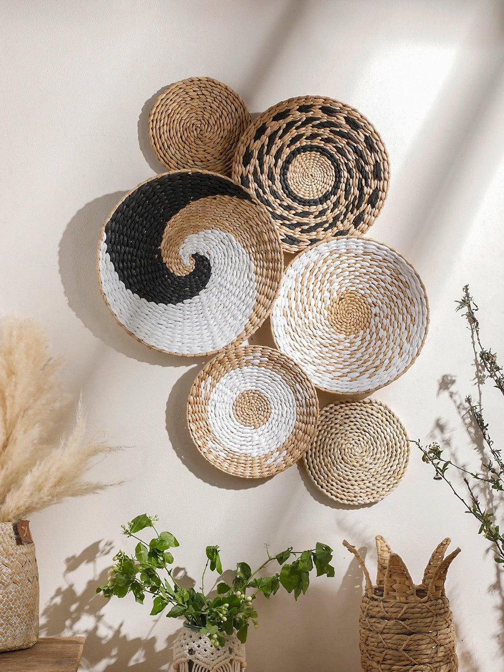 Natural beige seagrass wall hanging, handmade woven décor - House of Avana