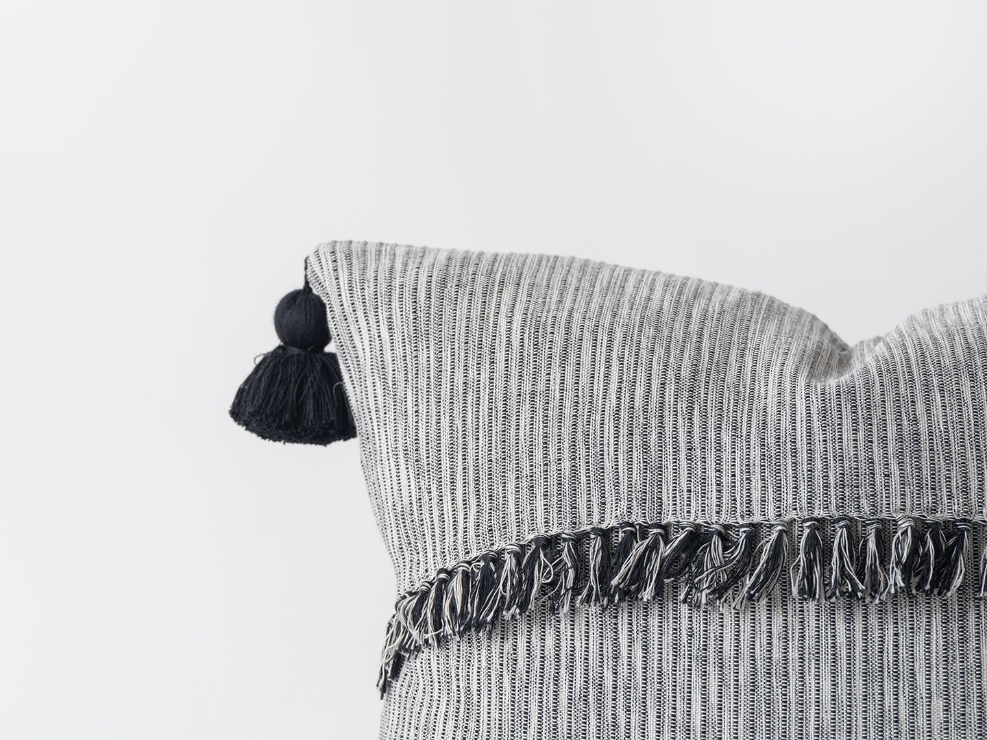 Nube Throw Pillow Cover