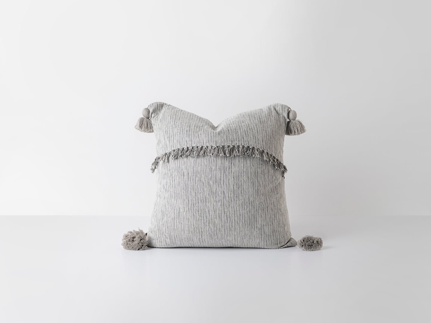 Nube Throw Pillow Cover