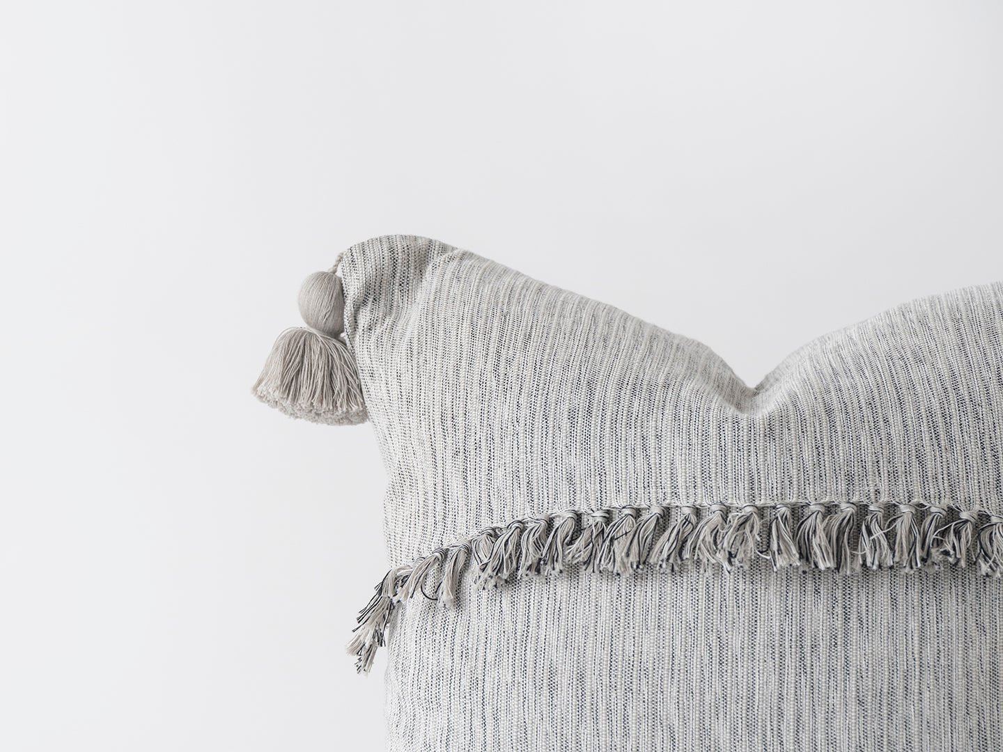 Nube Throw Pillow Cover