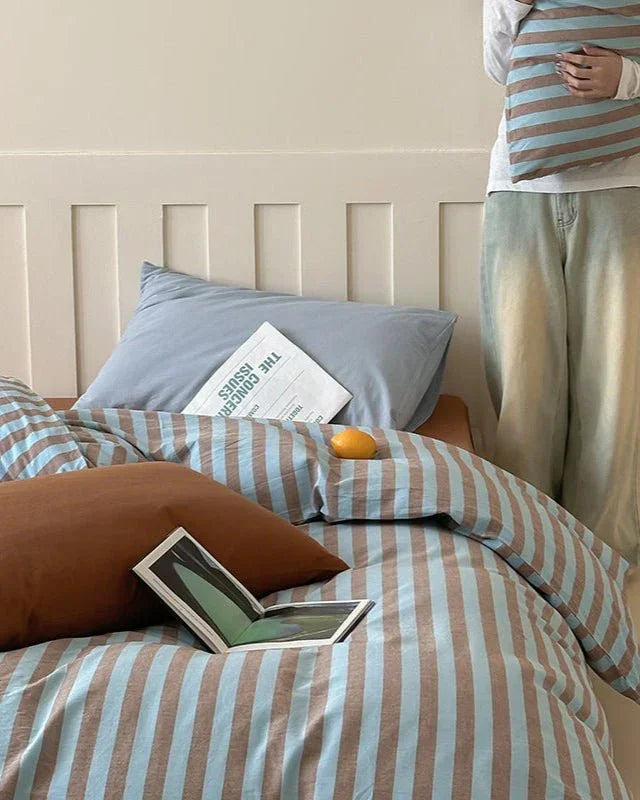 Parker Minimalist Striped Bedding Set / Khaki & Gray Ever Lasting
