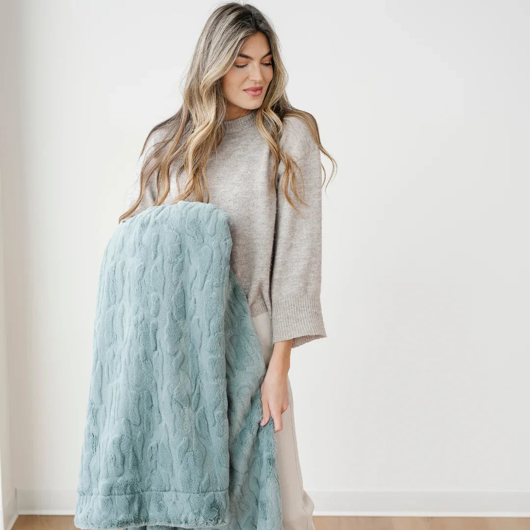 PATTERNED FAUX FUR THROW BLANKETS