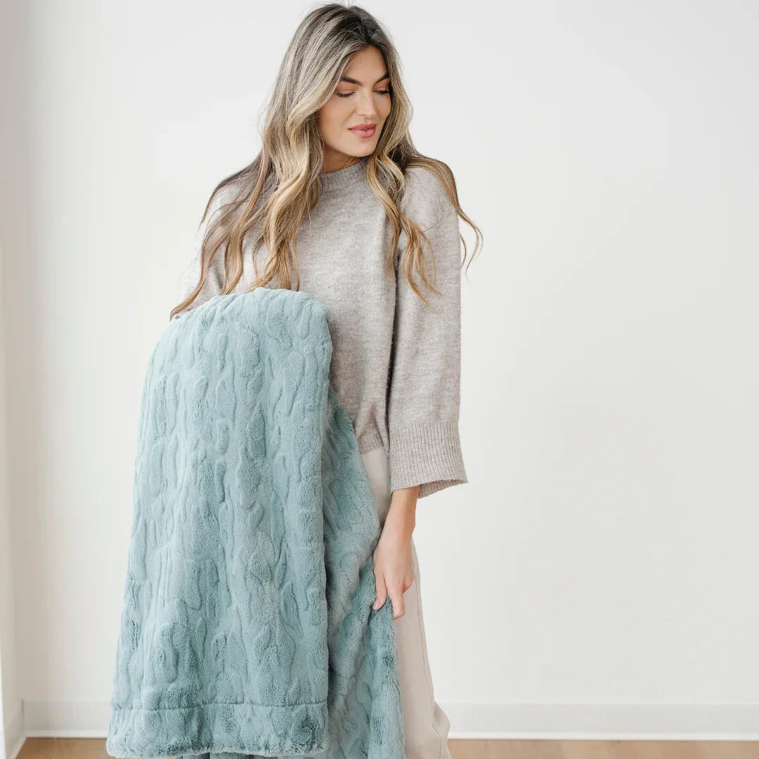 PATTERNED FAUX FUR XL THROW BLANKETS