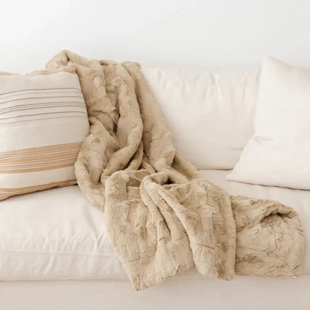 PATTERNED FAUX FUR XL THROW BLANKETS