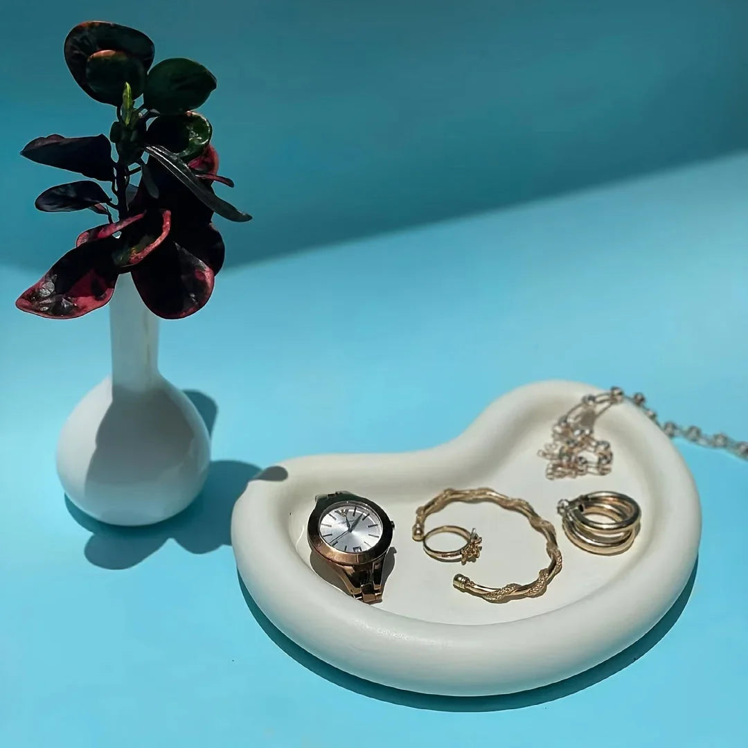 White gypsum resin plate with cartoon pea design, decorative silicone mold tray - House of Avana