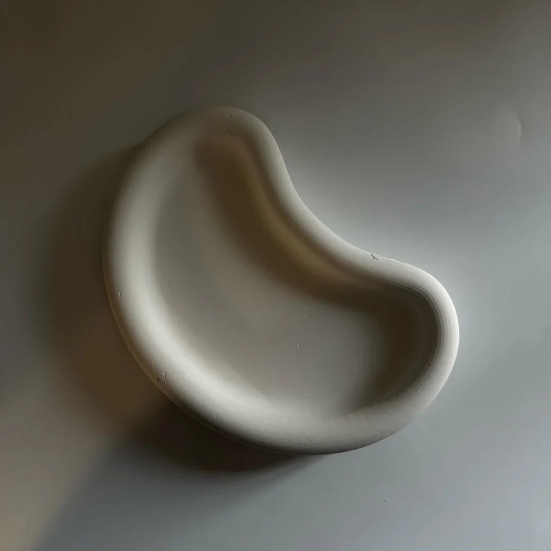 White gypsum resin plate with cartoon pea design, decorative silicone mold tray - House of Avana