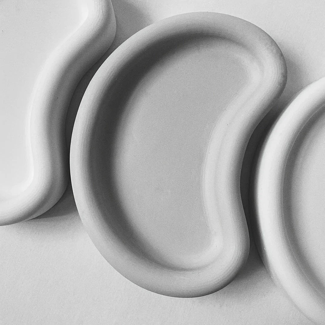 White gypsum resin plate with cartoon pea design, decorative silicone mold tray - House of Avana