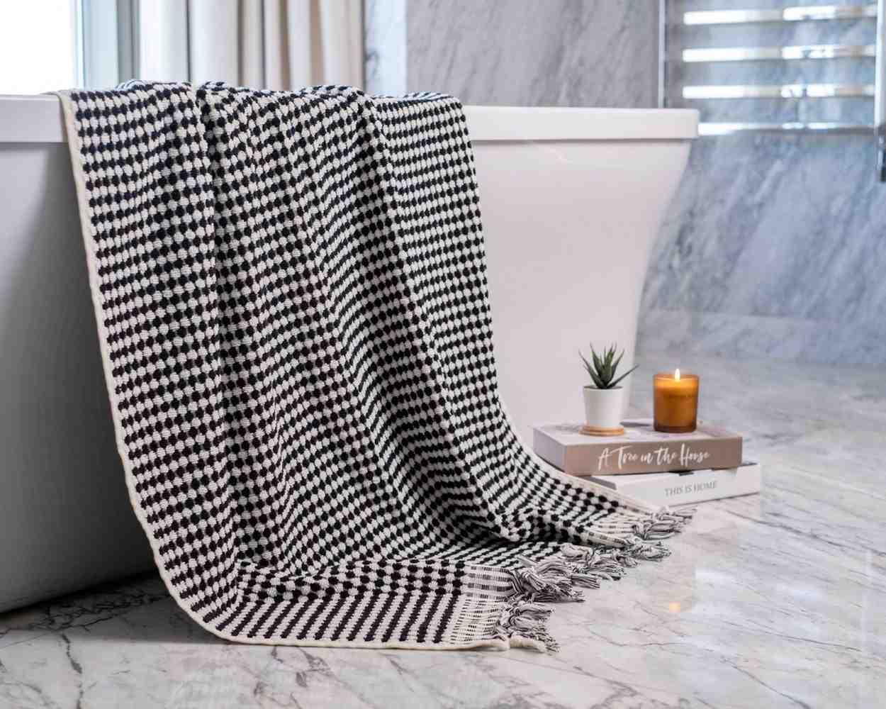 Pom Pom Bath Towel