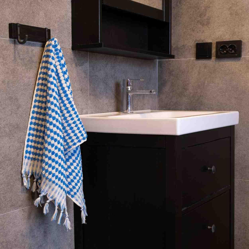 Pom Pom Hand Towel