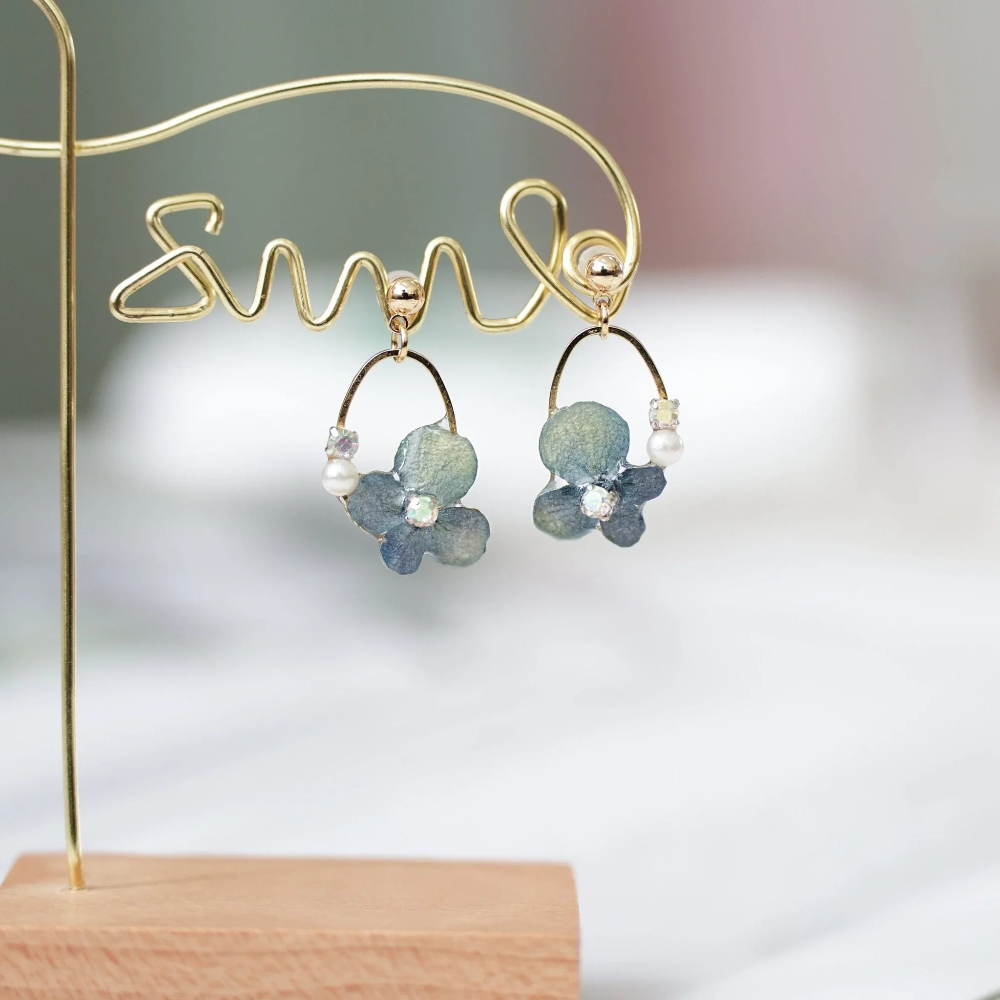 "Raindrop Waltz" Hydrangea Earrings