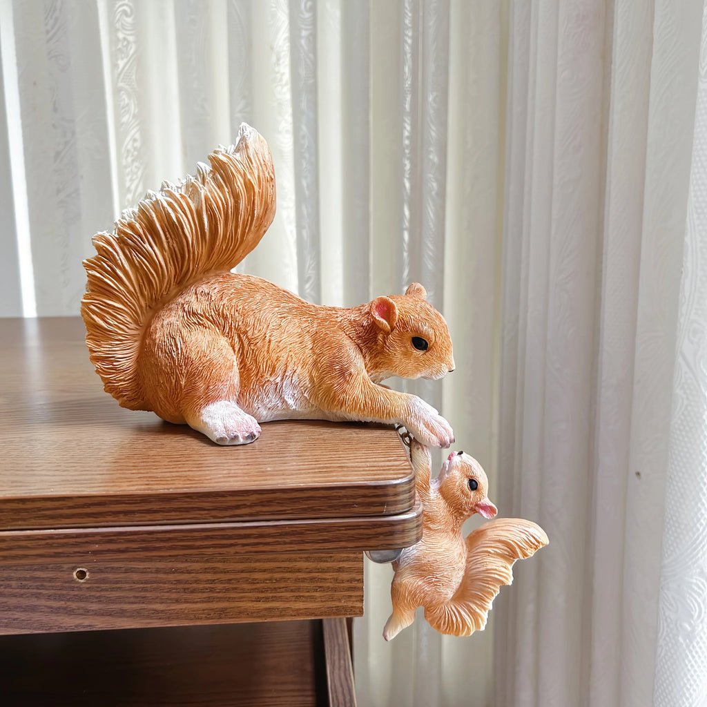 Realistic Mom & Squirrels Climbing Decoration - Brown Wildlife Statues, Resin Tabletop or Garden Decor - No Electricity Needed, Mother's Day Gift for Home, Patio, Yard - Easy-Clean Outdoor/Indoor Decoration, Squirrel Gifts, P House Of Avana